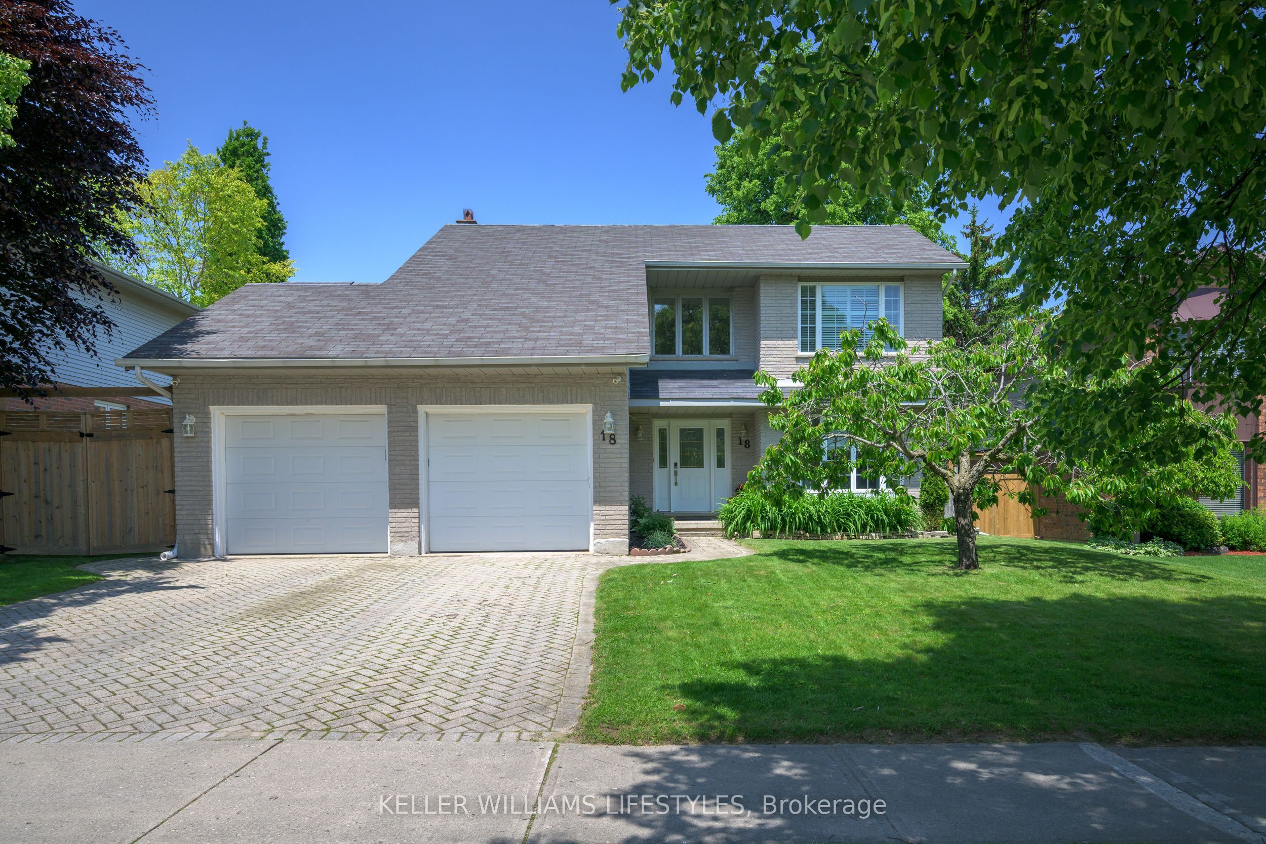 18 Thunderbird Crescent Property Photo 1