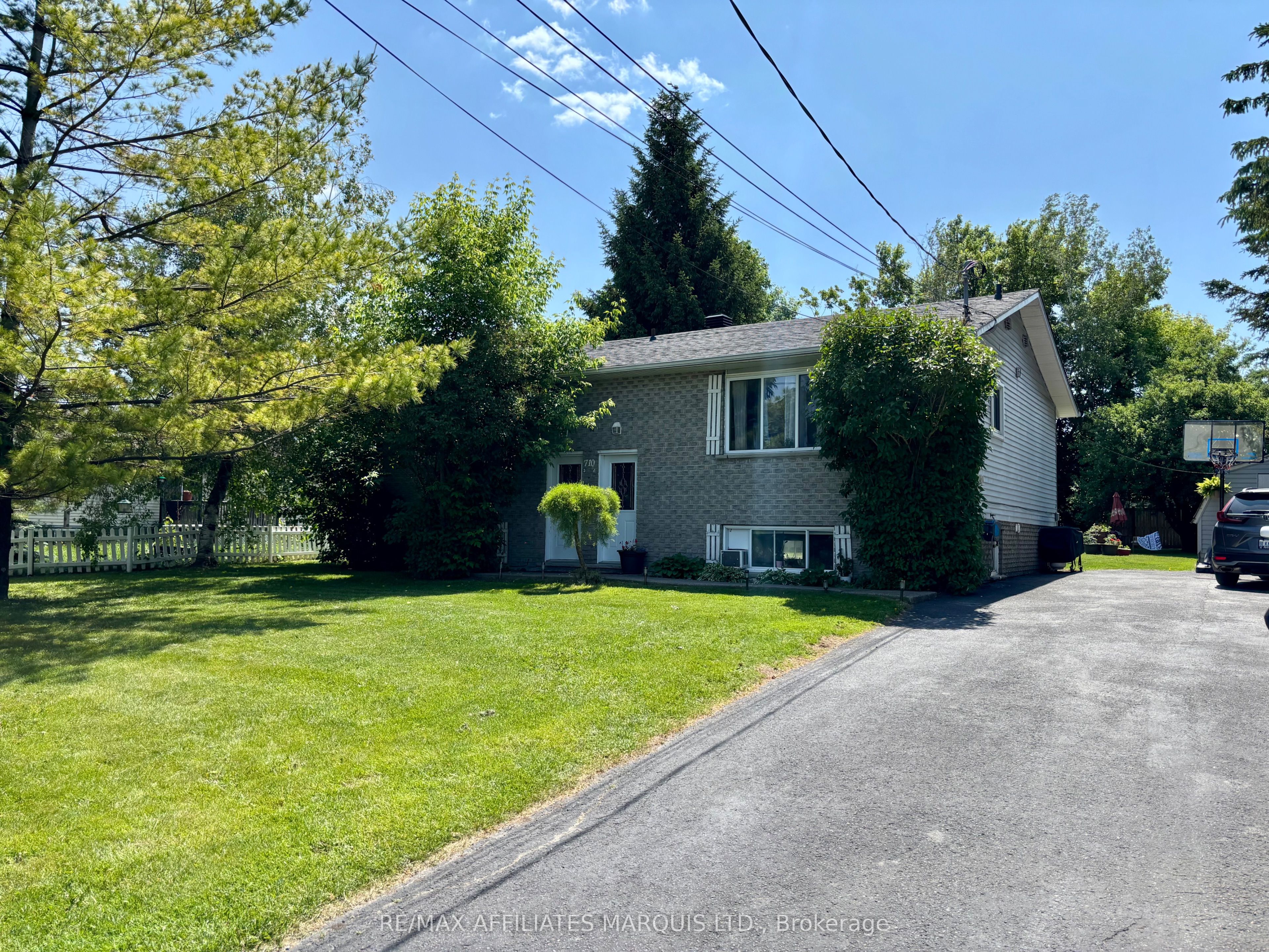 710 Tollgate Rd W Property Photo 1