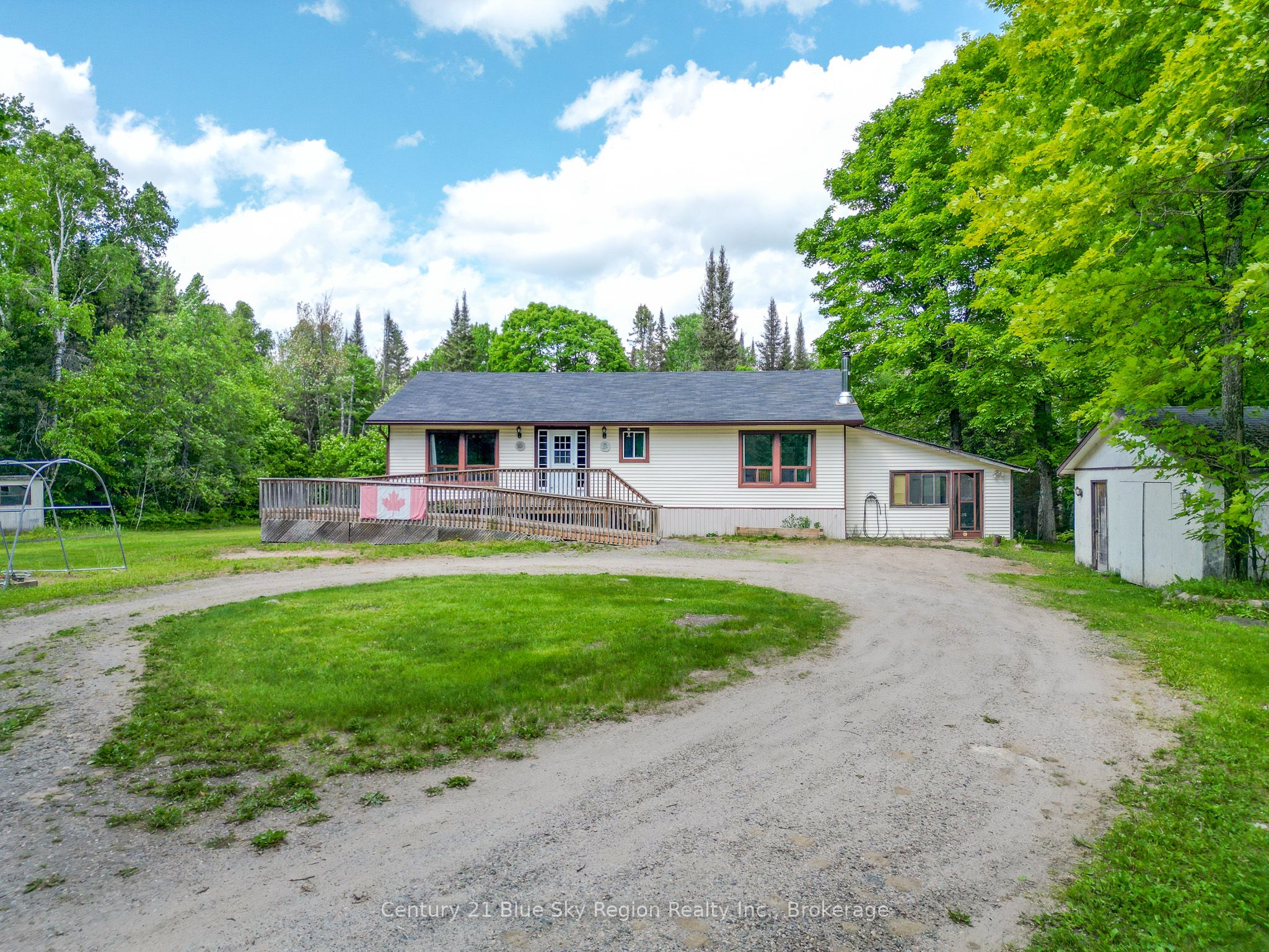 927 Albert Street N Property Photo 1