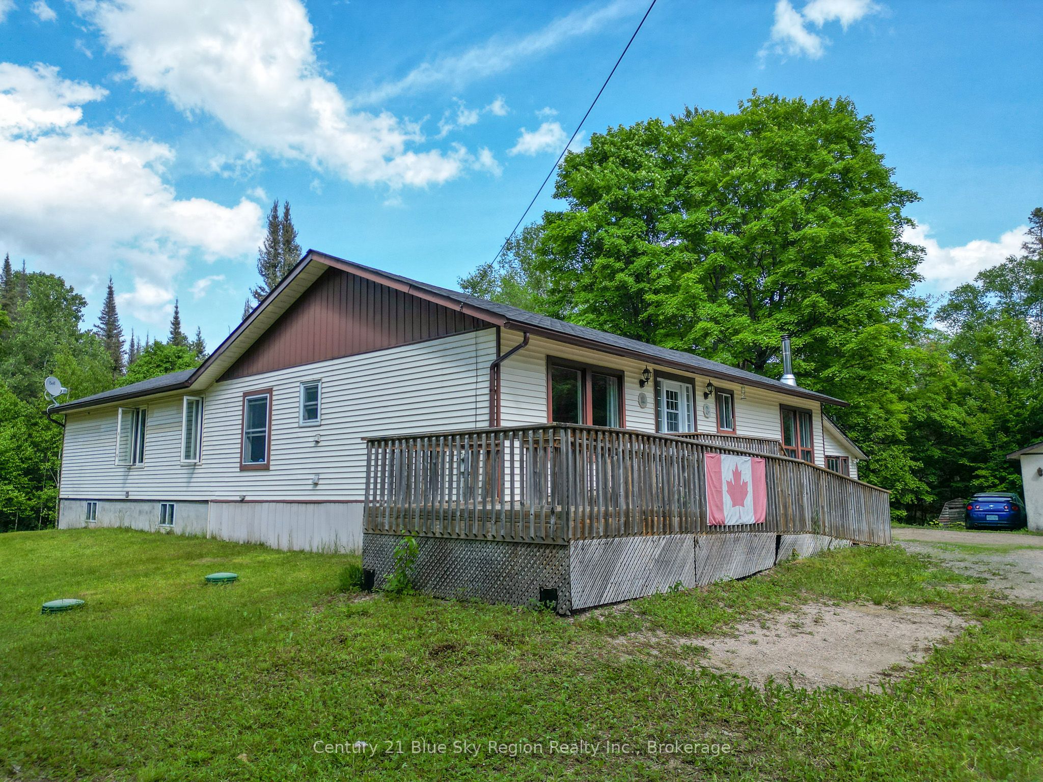 927 Albert Street Property Photo 3