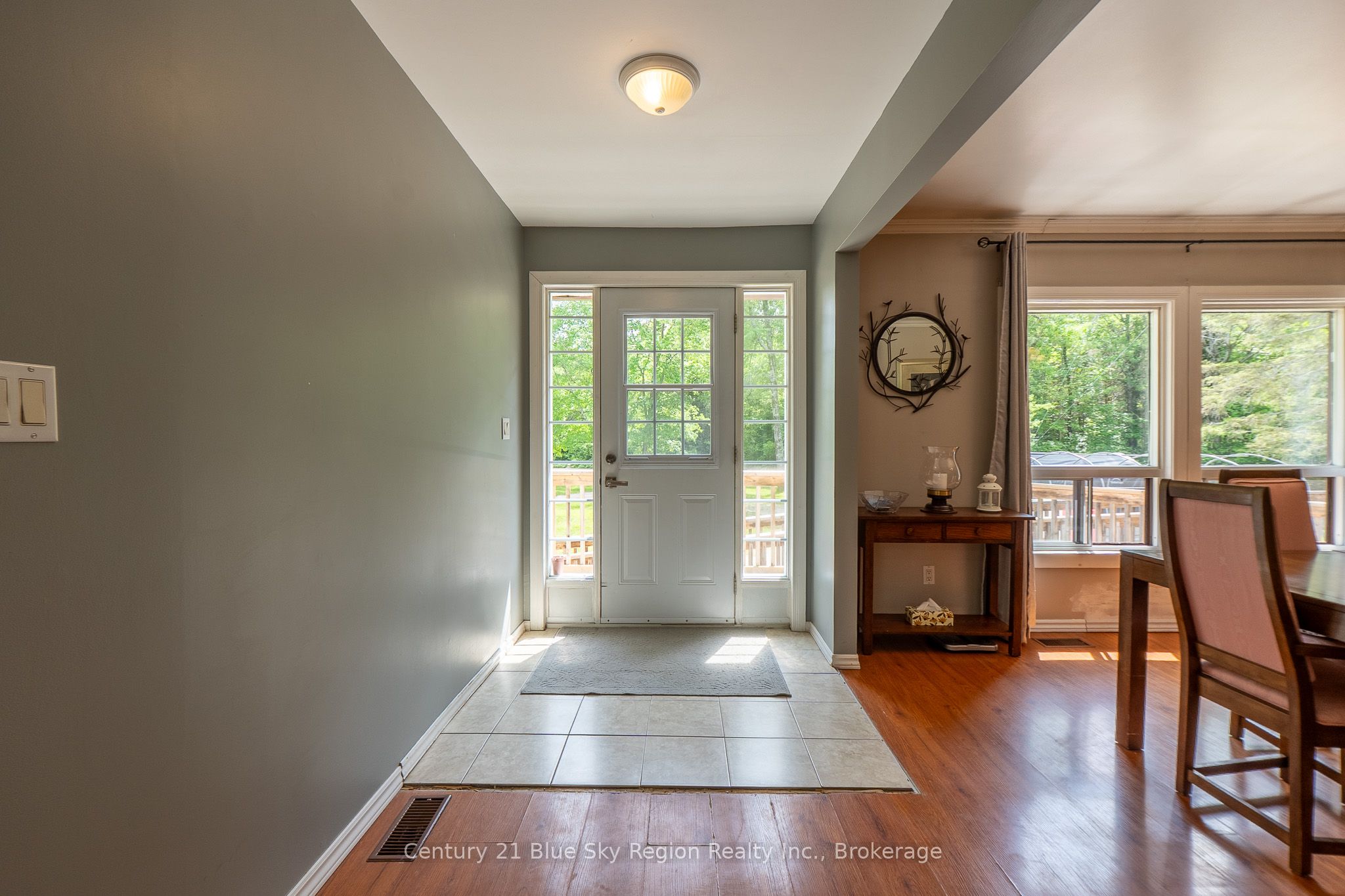 927 Albert Street Property Photo 4