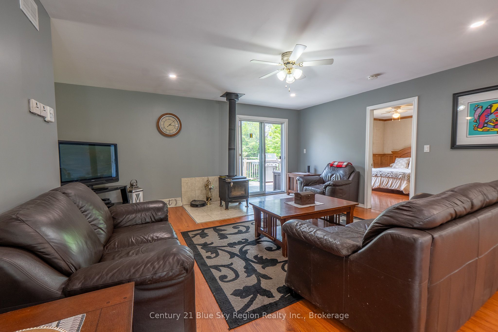 927 Albert Street Property Photo 7