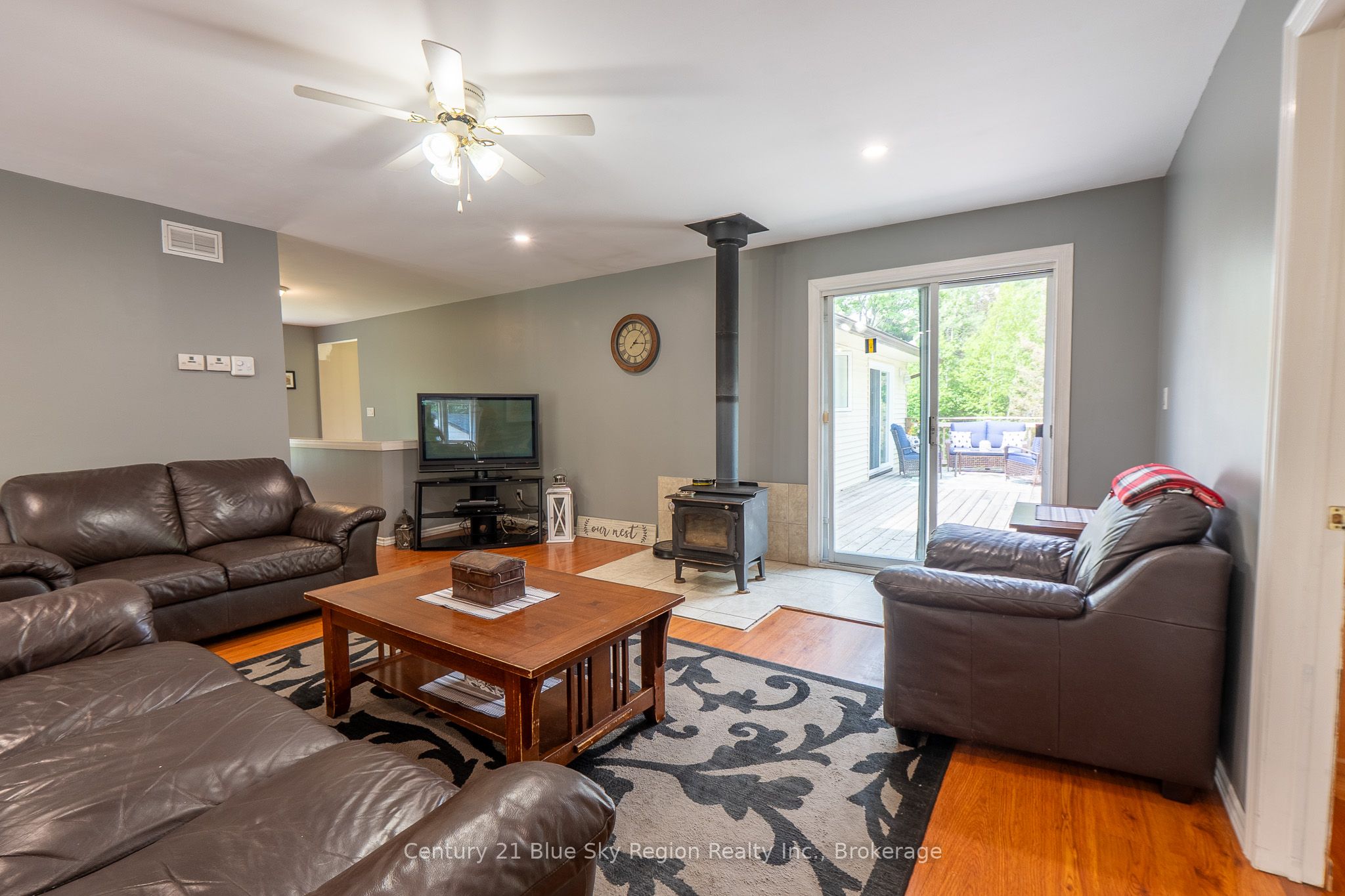 927 Albert Street Property Photo 10