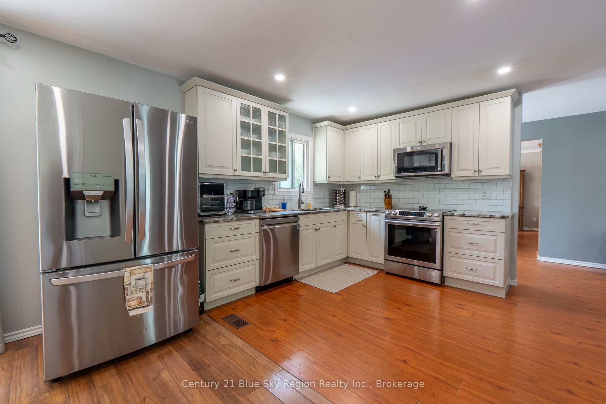 927 Albert Street Property Photo 11