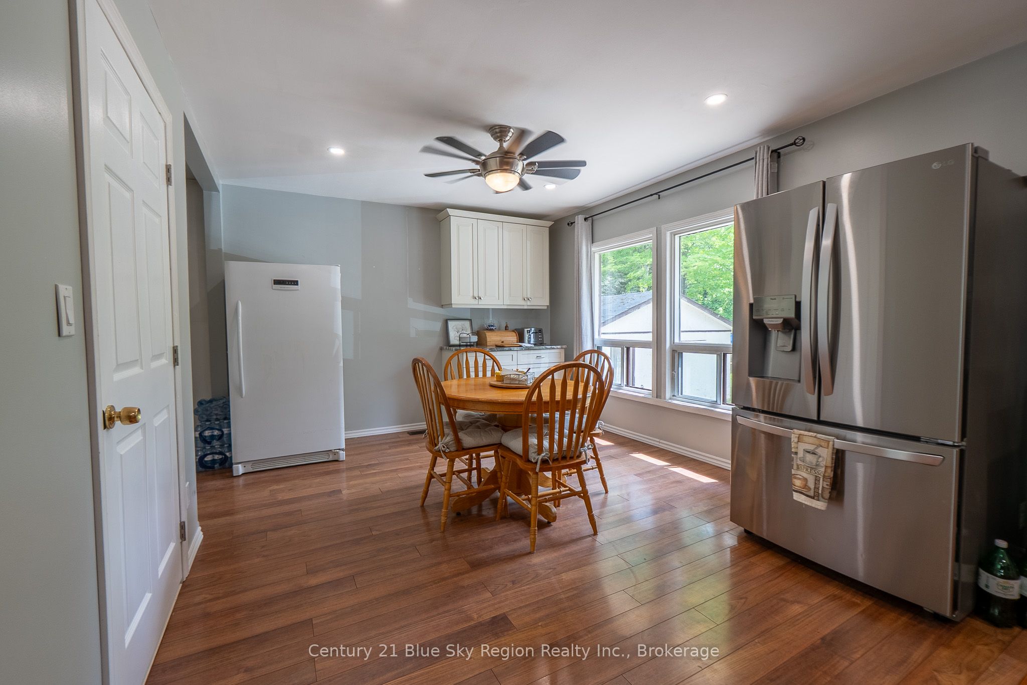 927 Albert Street Property Photo 14