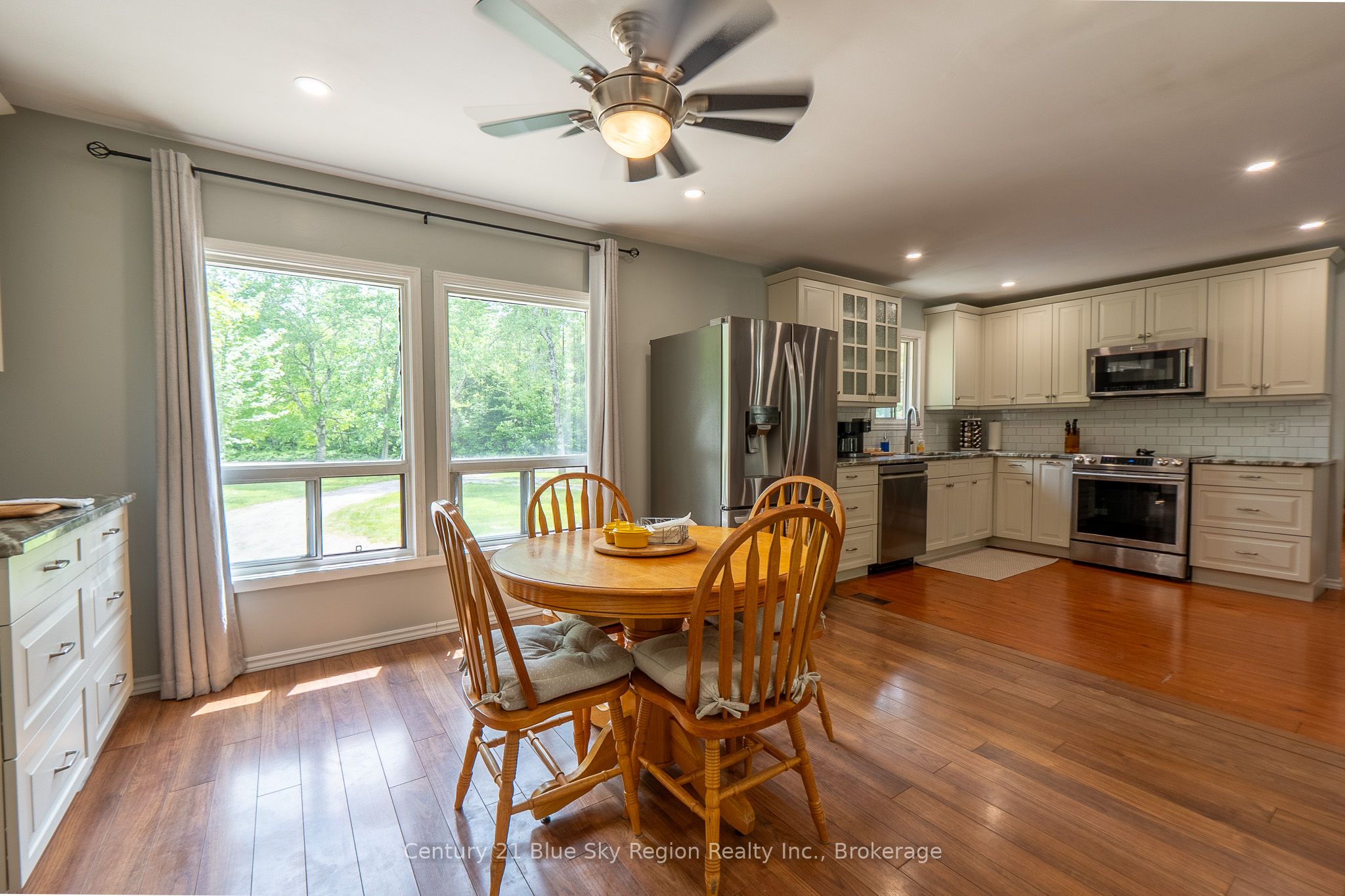 927 Albert Street Property Photo 15