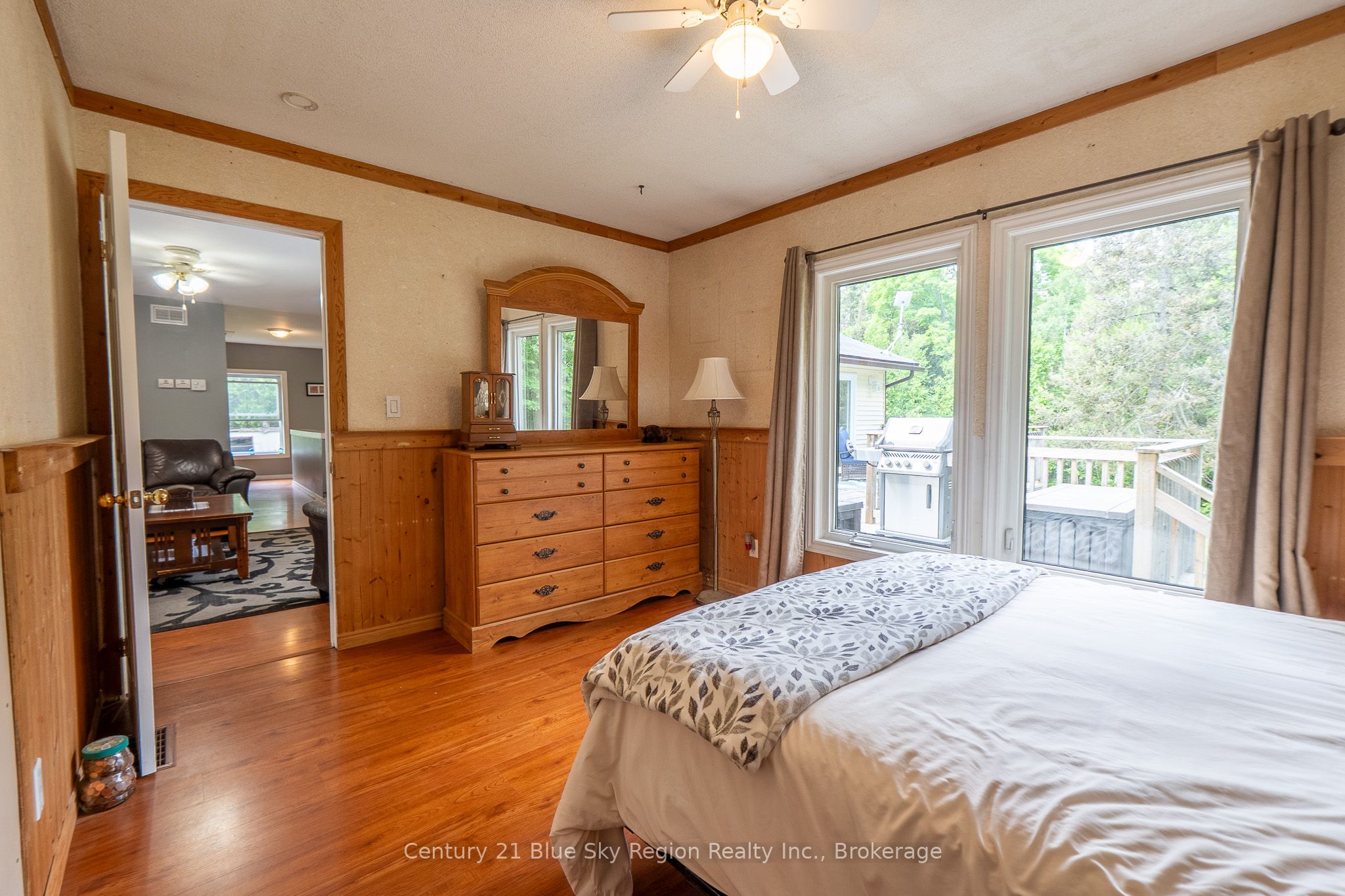 927 Albert Street Property Photo 17