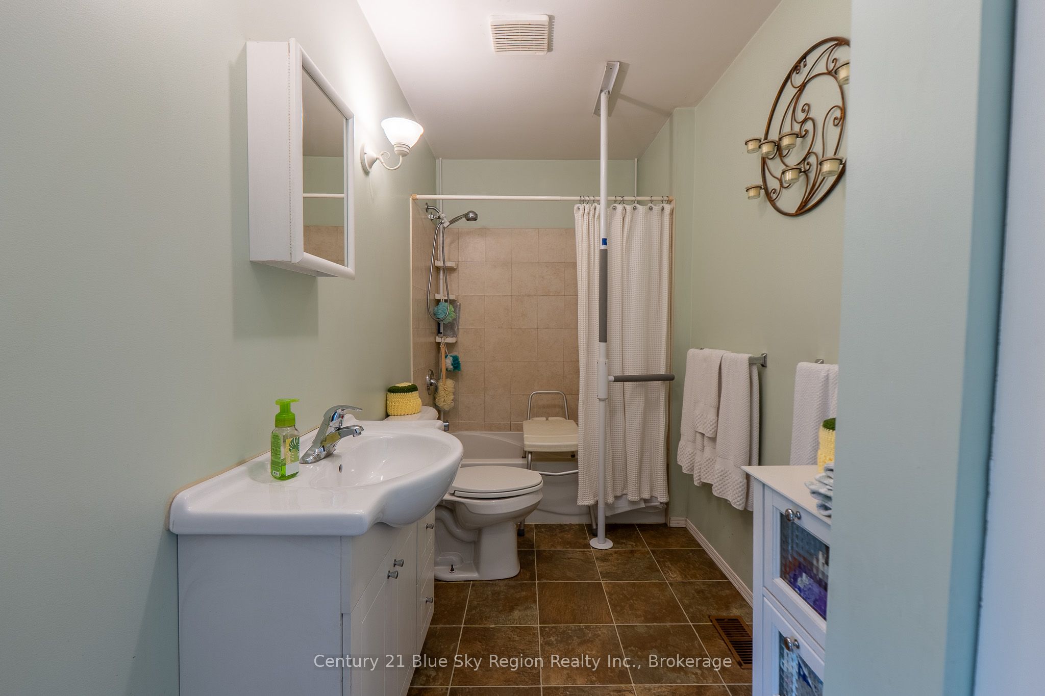 927 Albert Street Property Photo 19