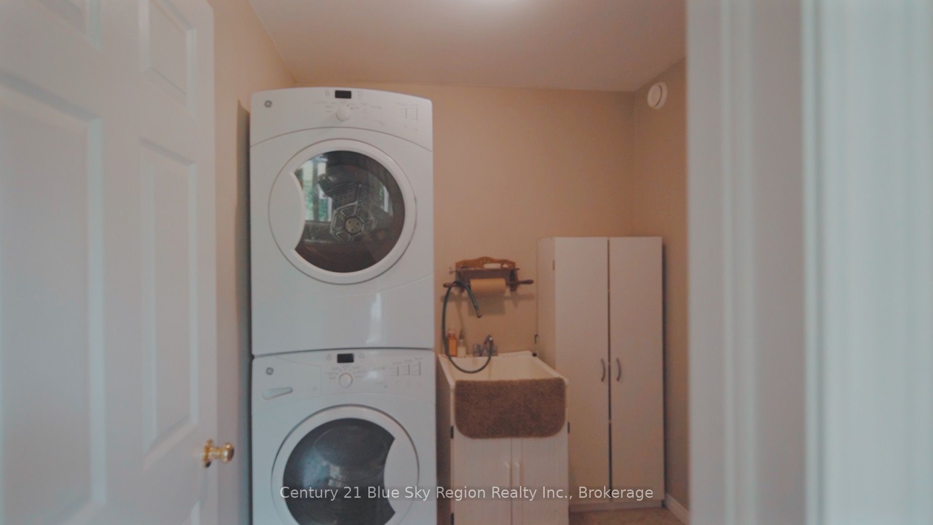 927 Albert Street Property Photo 21