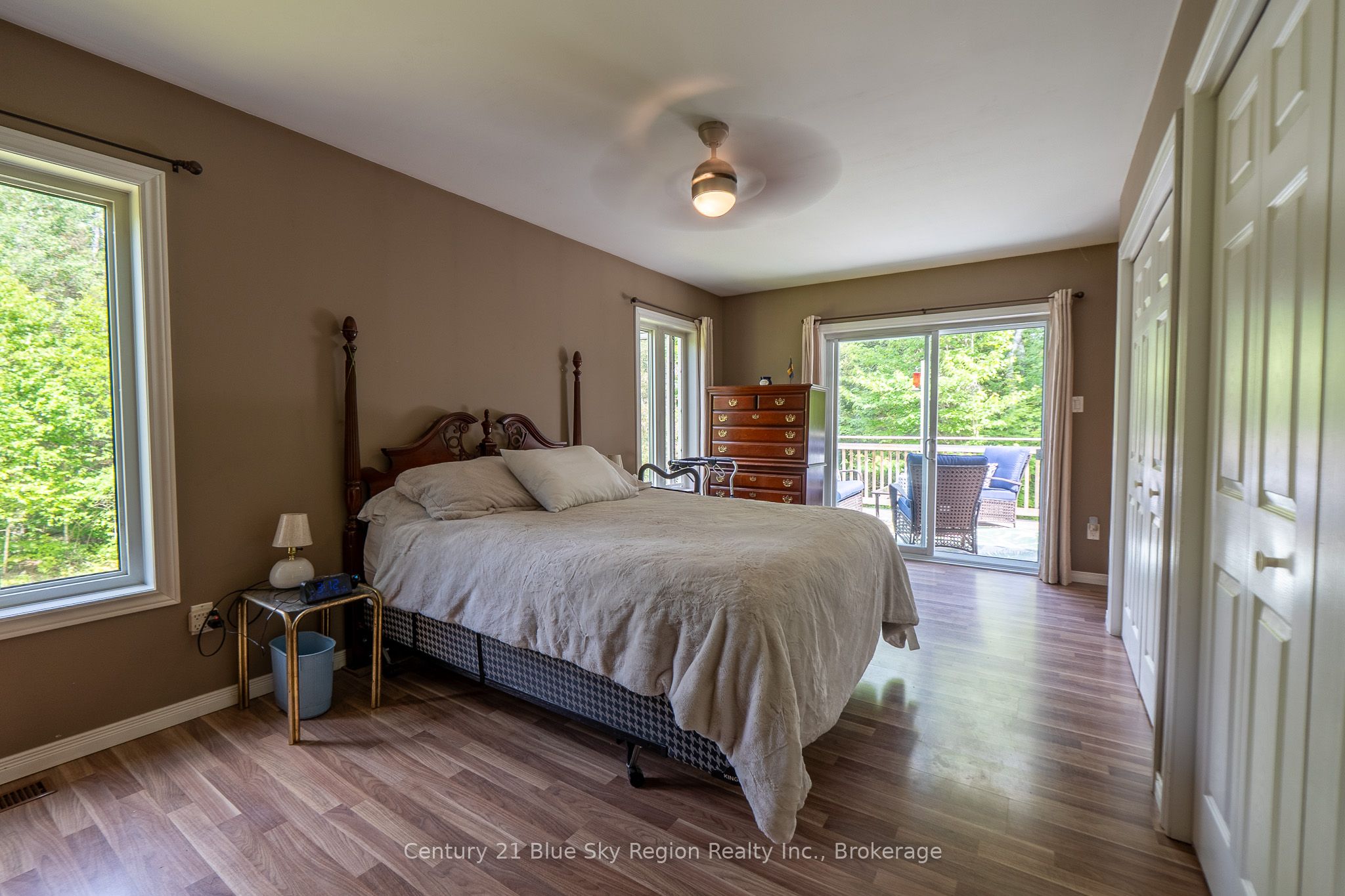 927 Albert Street Property Photo 22