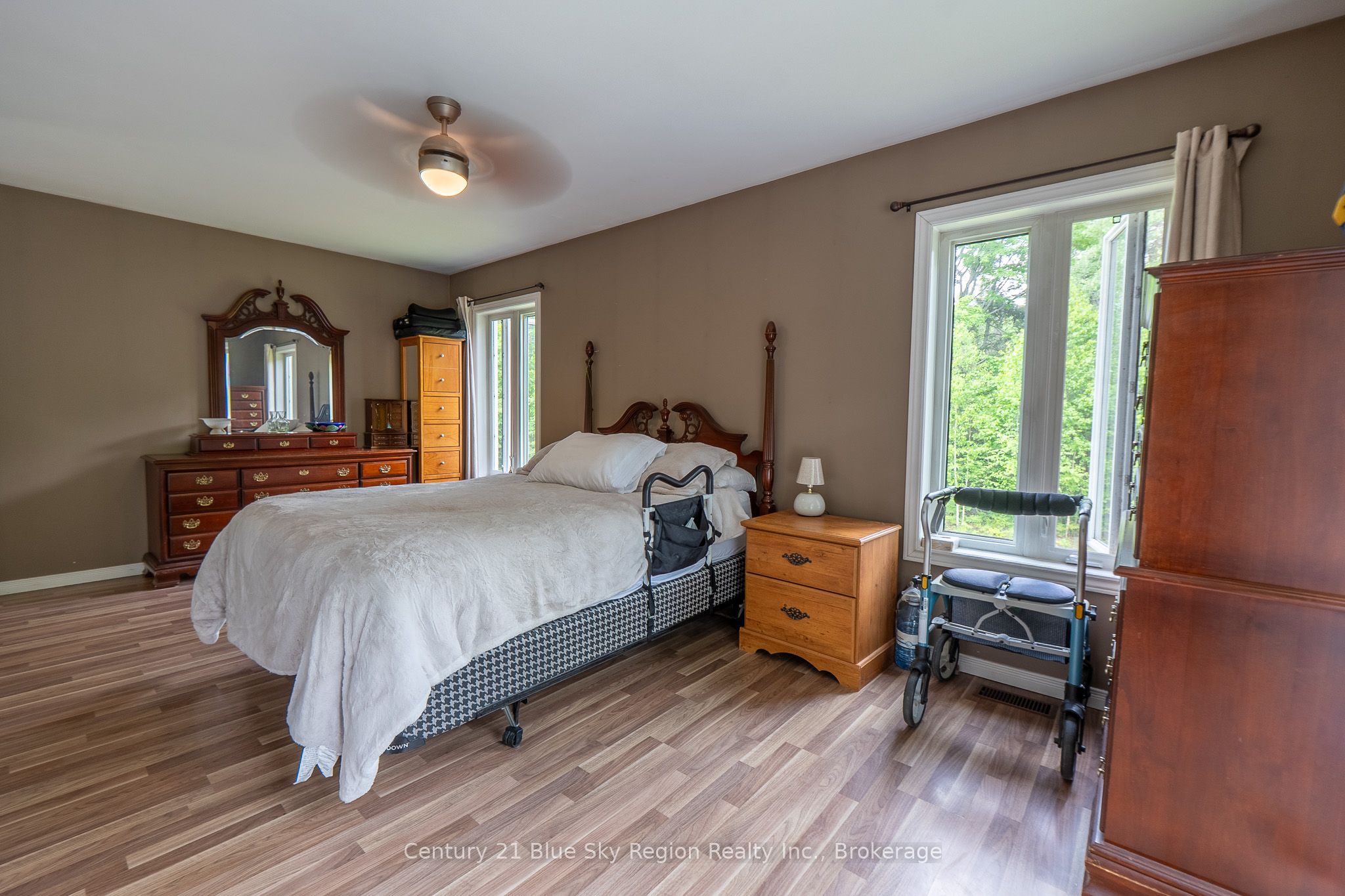 927 Albert Street Property Photo 23