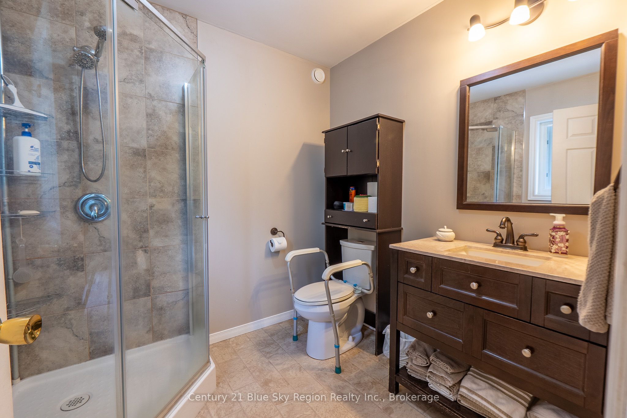 927 Albert Street Property Photo 24