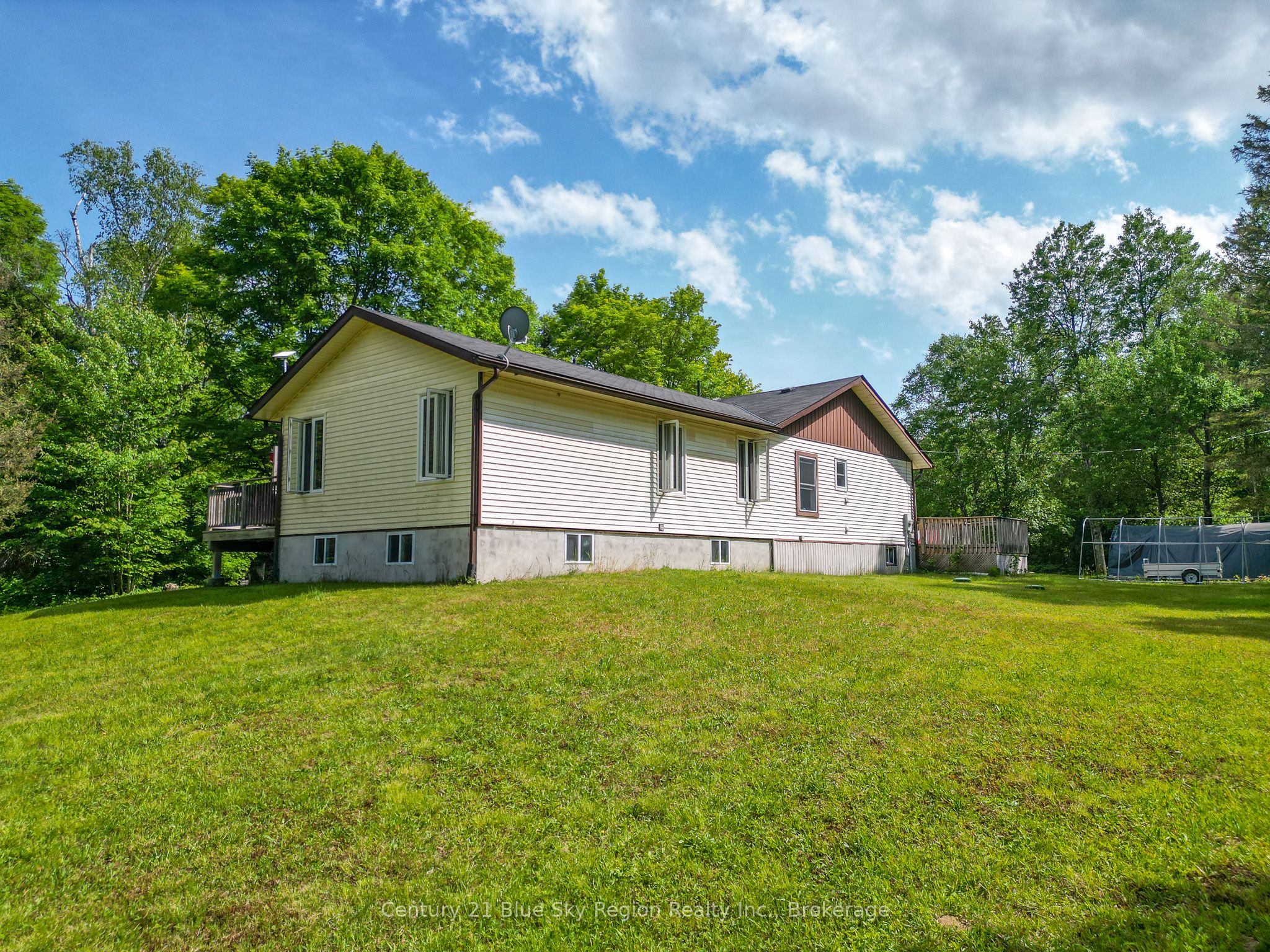 927 Albert Street Property Photo 36