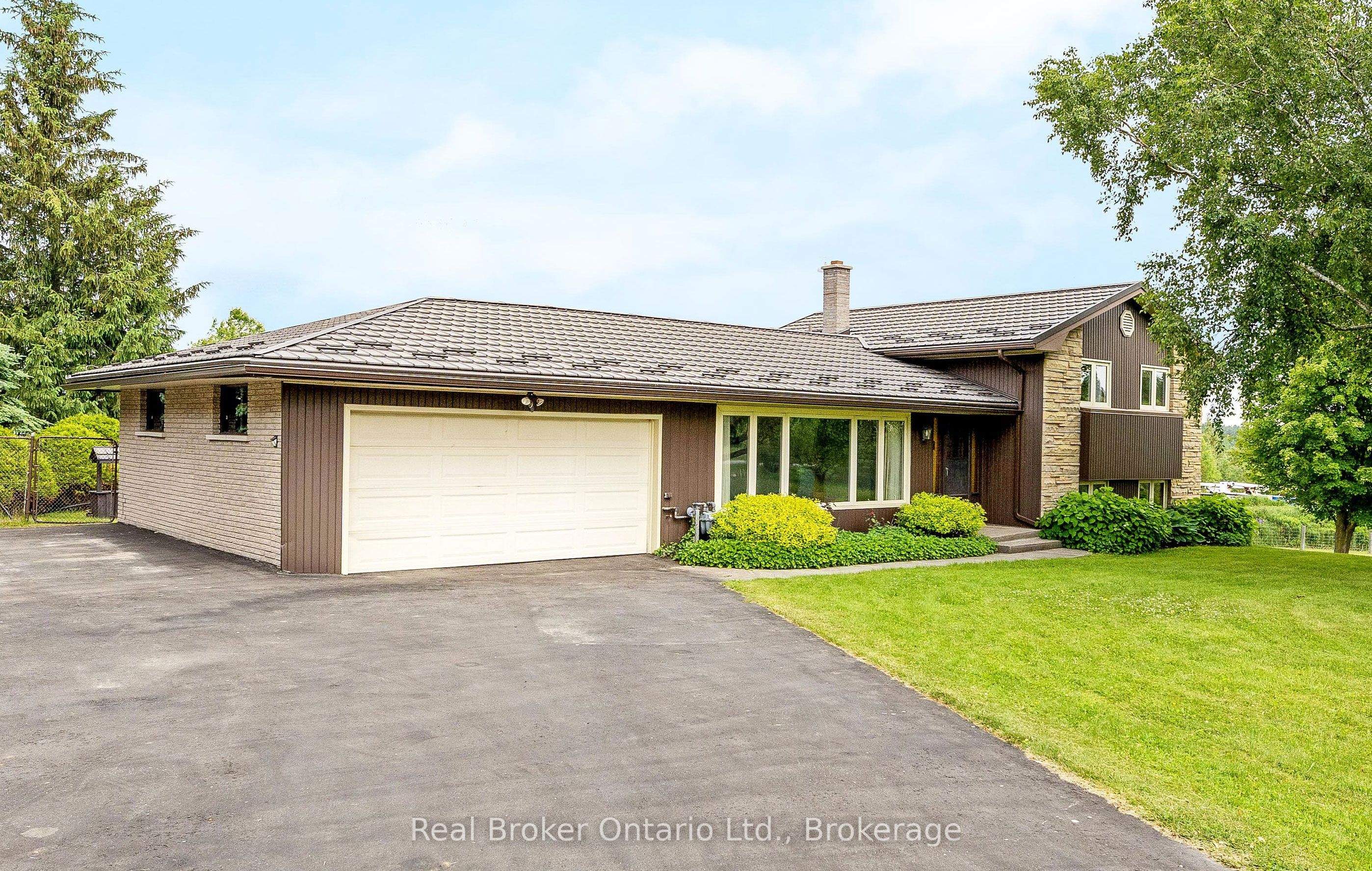 9412 Sideroad 17 Property Photo 1