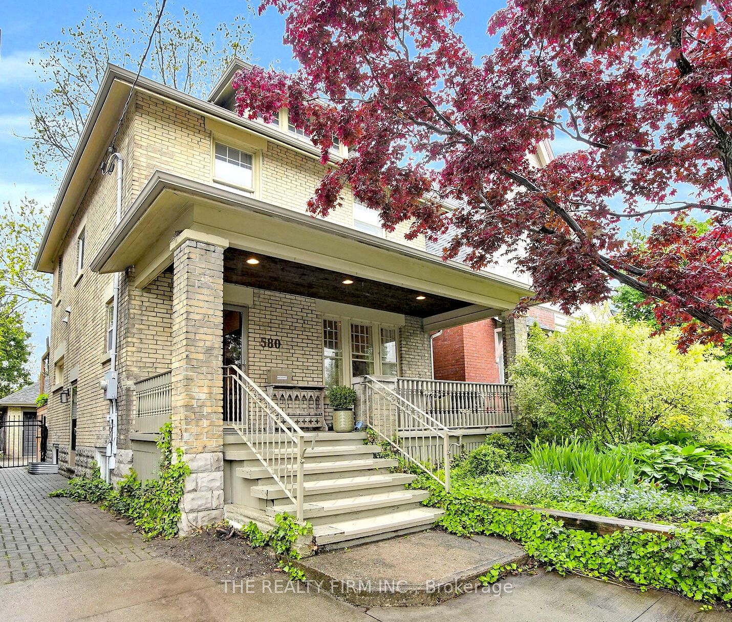 580 Grosvenor Street Property Photo 1