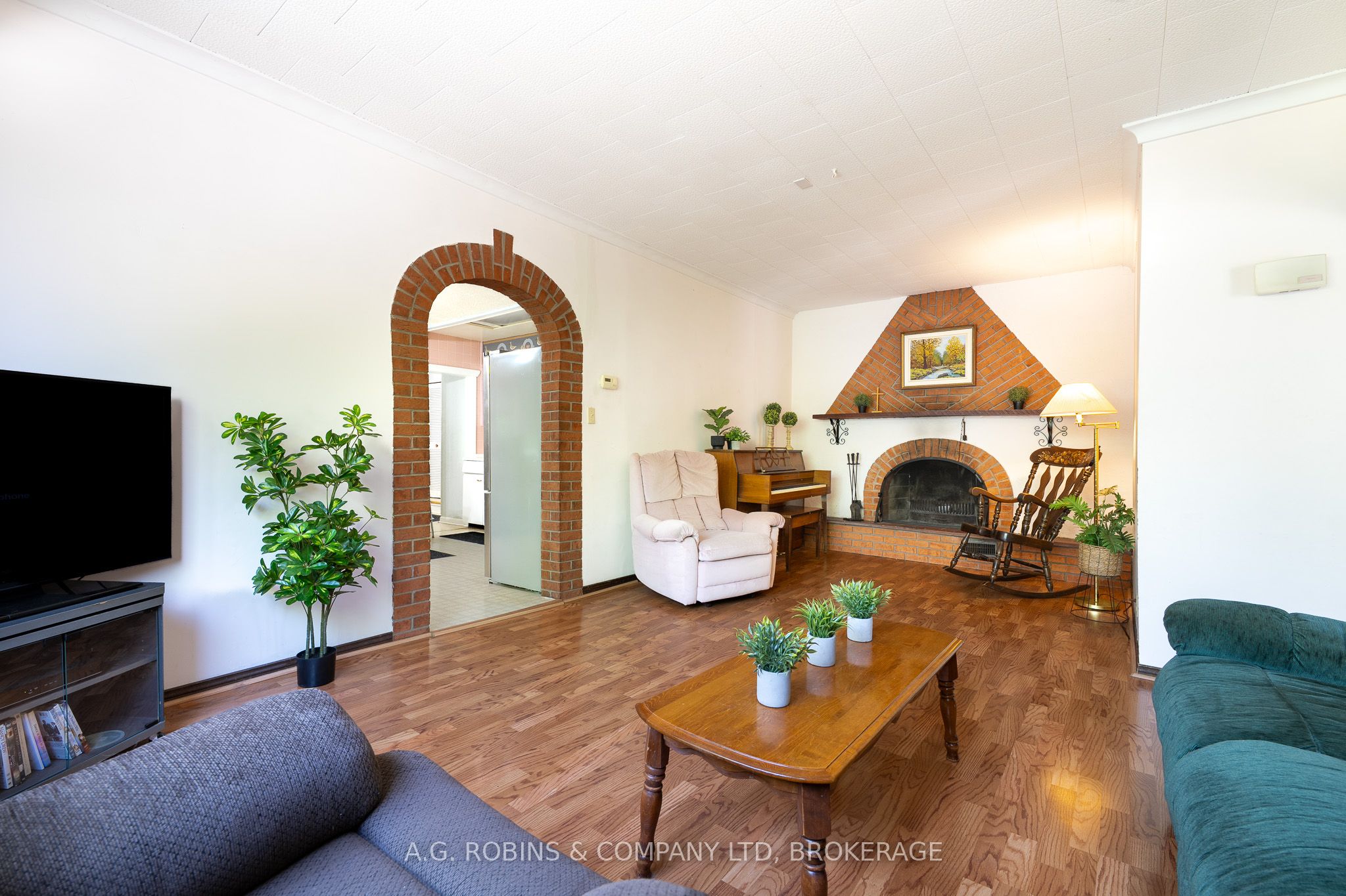 52 Charles Street Property Photo 3