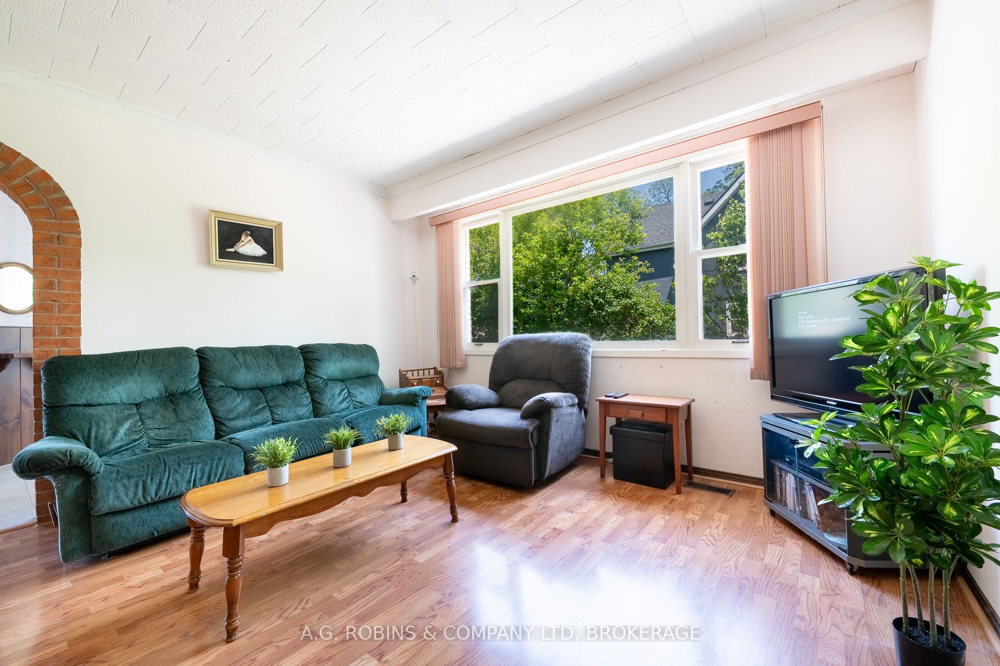52 Charles Street Property Photo 4