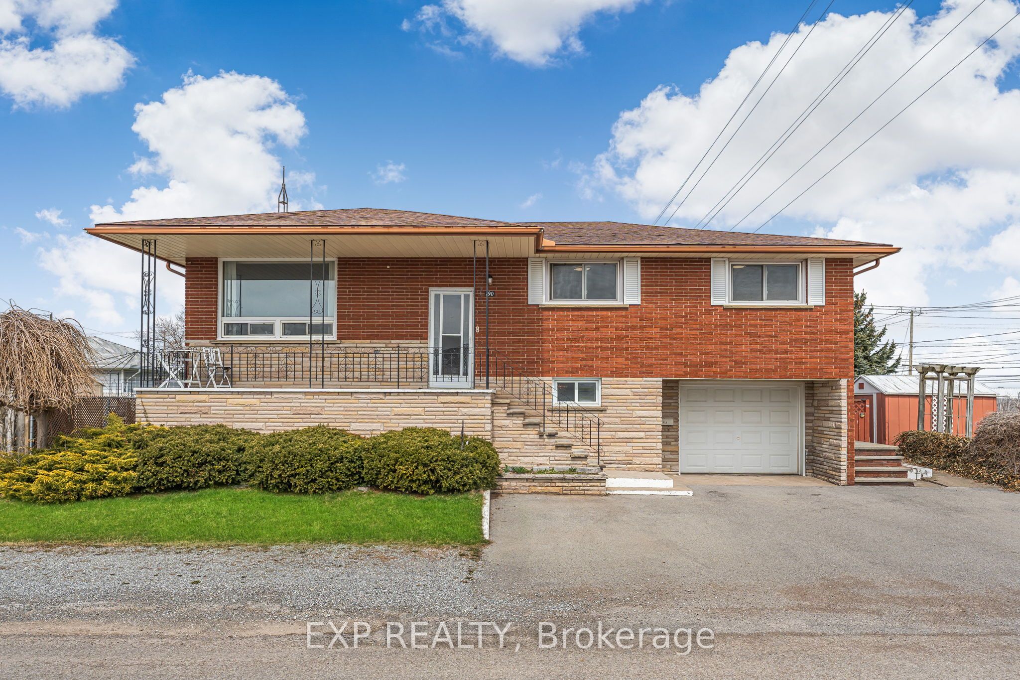 190 Christmas St Property Photo 1
