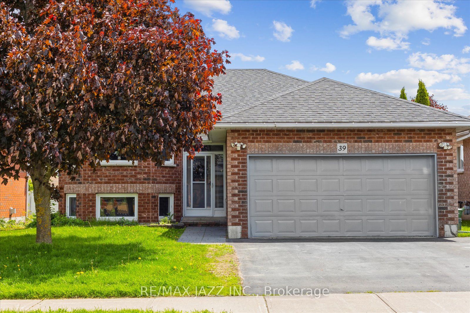 39 Mcgibbon Blvd Property Photo 1