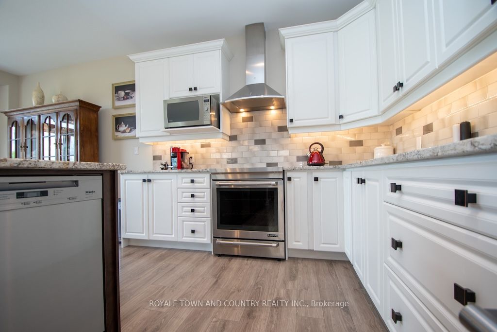 10 Silverbrook Avenue Property Photo 16