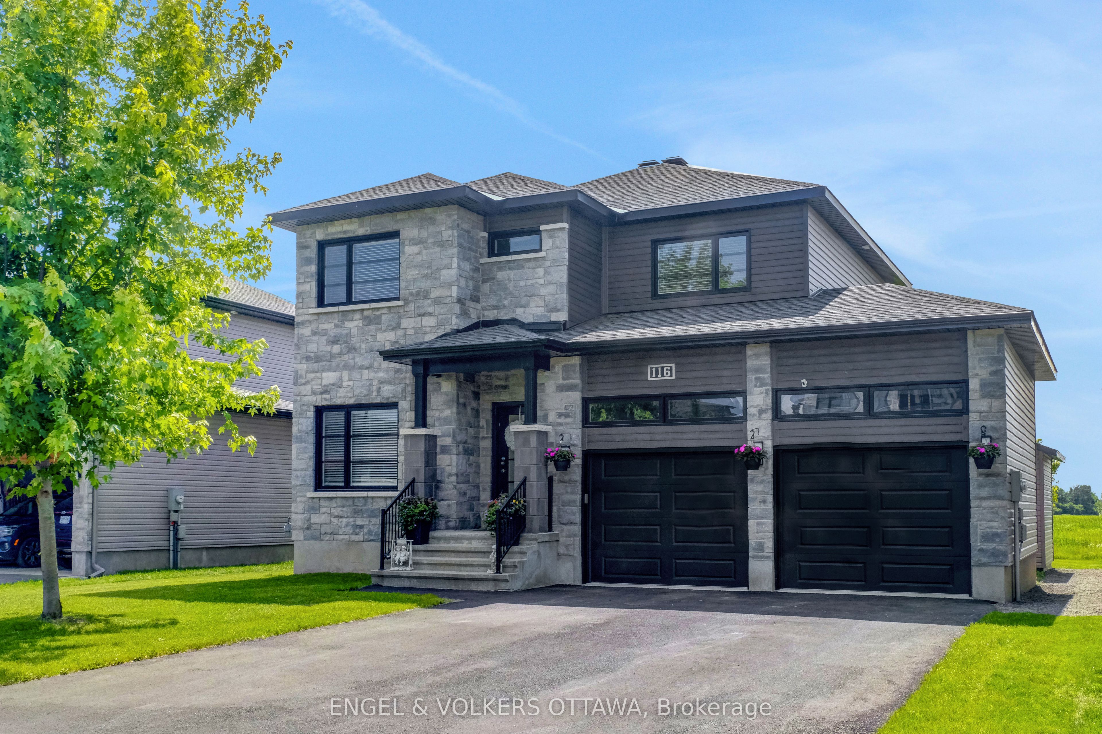 116 Sunset Cres Property Photo 1