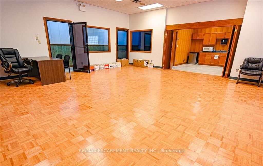 19 Ridout Street W Property Photo 2