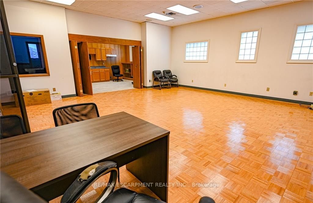 19 Ridout Street W Property Photo 4