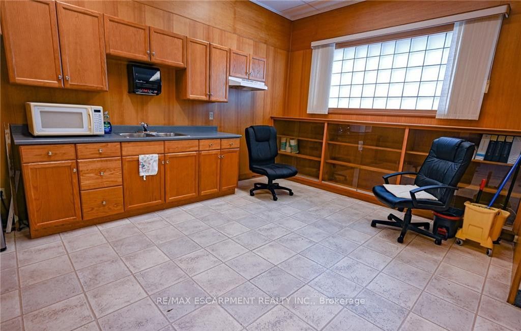 19 Ridout Street W Property Photo 5