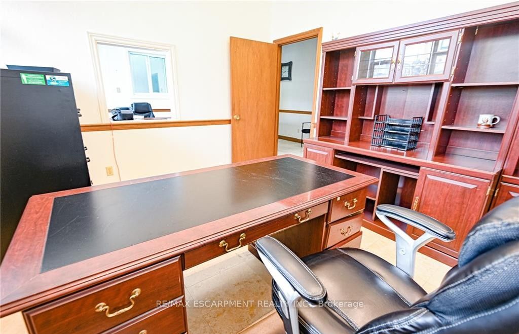 19 Ridout Street W Property Photo 8