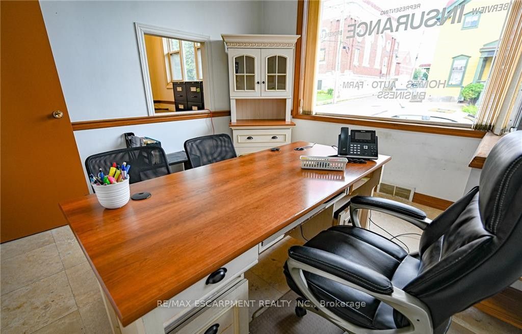 19 Ridout Street W Property Photo 9
