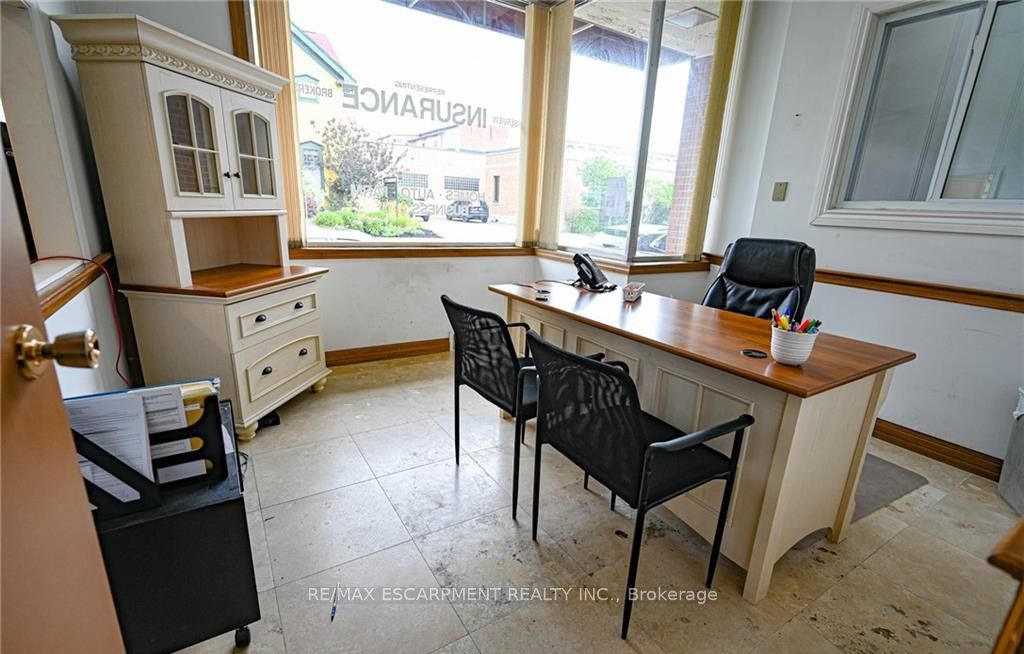 19 Ridout Street W Property Photo 10