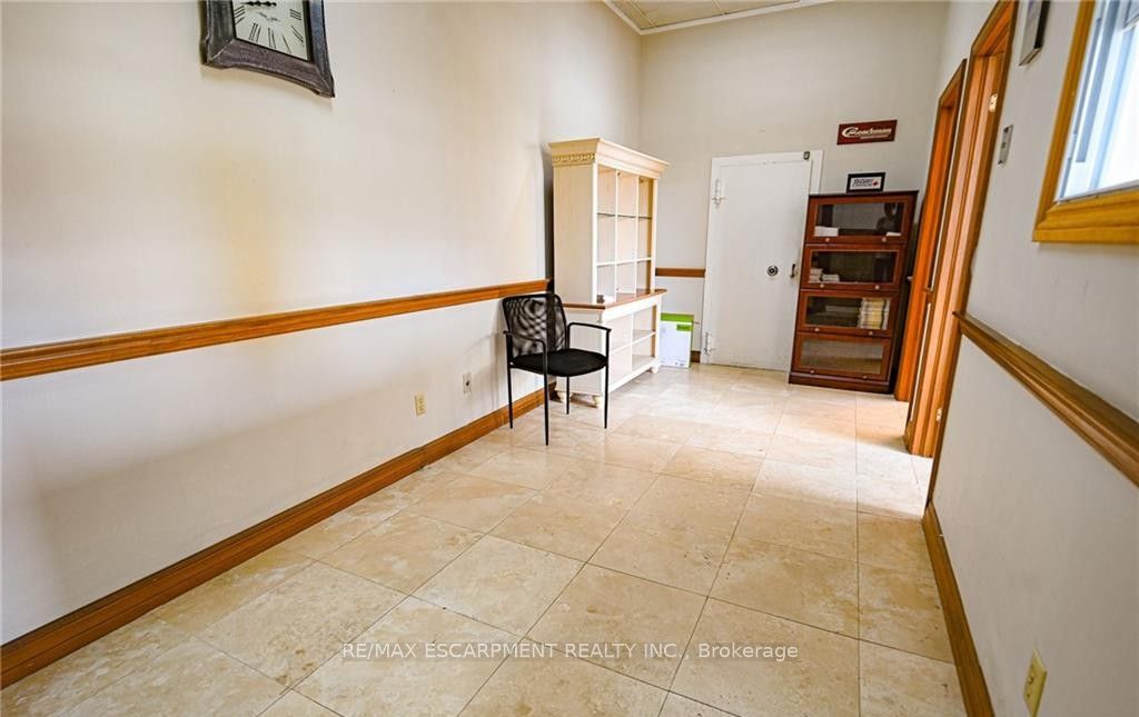 19 Ridout Street W Property Photo 11
