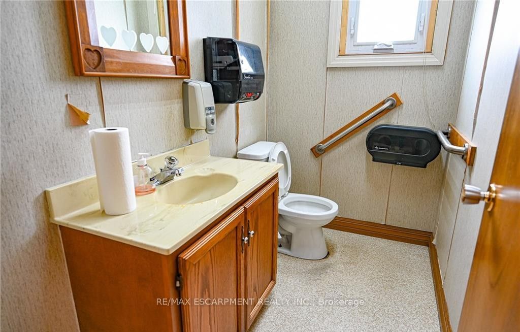 19 Ridout Street W Property Photo 12