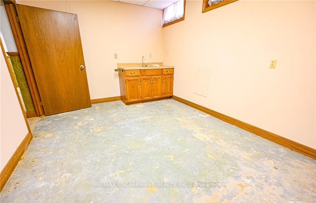 19 Ridout Street W Property Photo 14