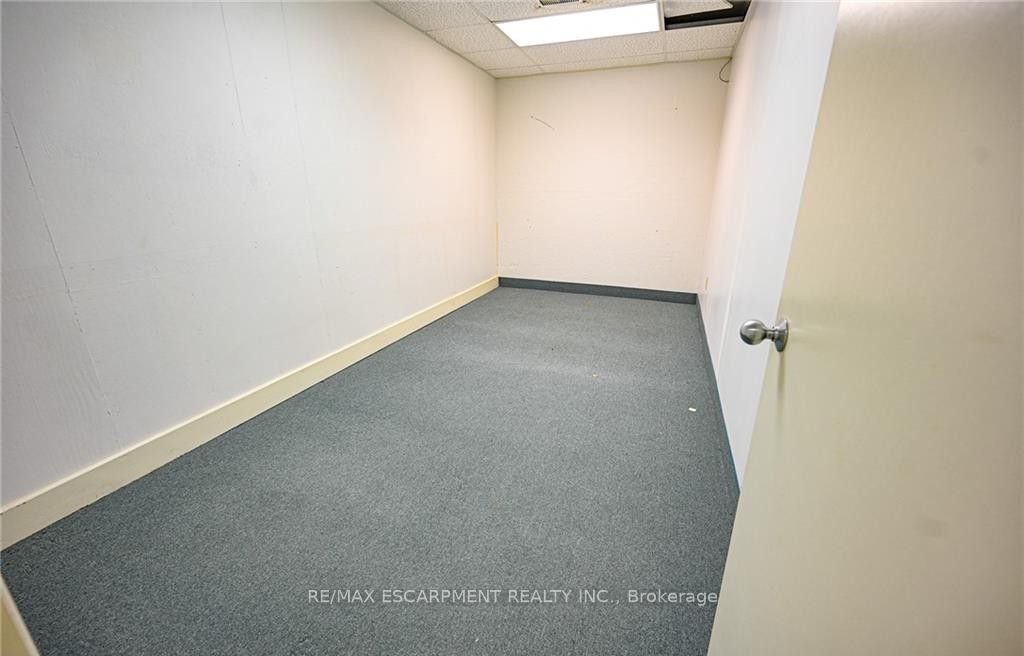 19 Ridout Street W Property Photo 16