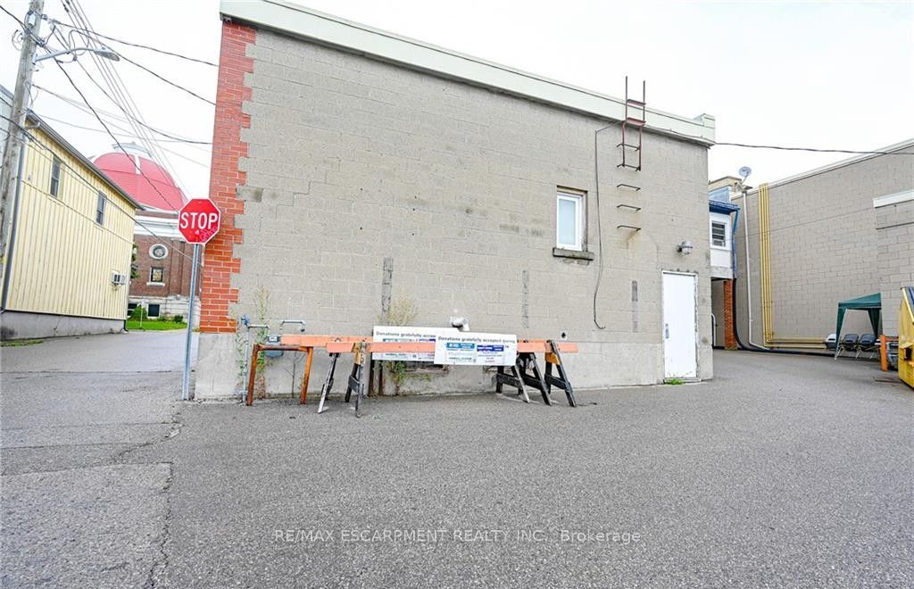 19 Ridout Street W Property Photo 17