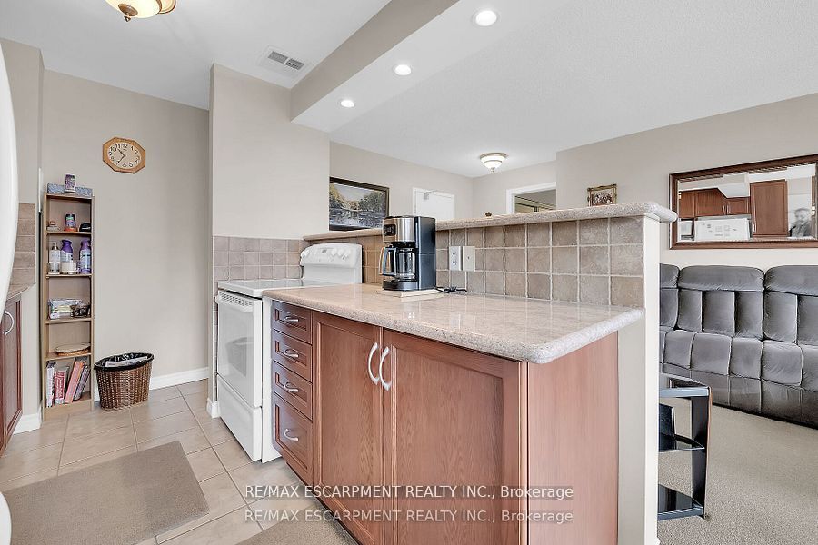 793 Colborne Street E 512 Property Photo 16