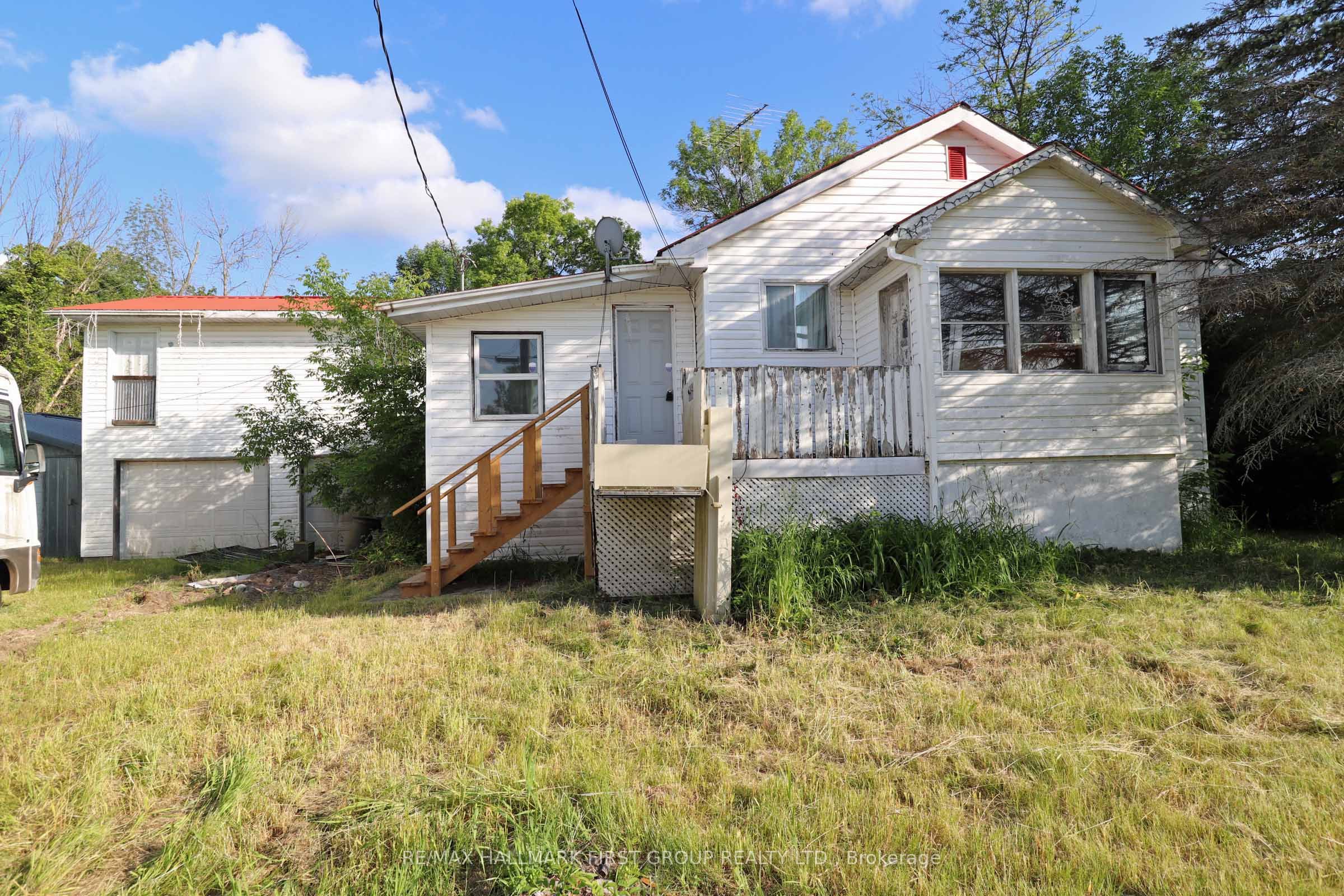 1586 Sulphide Road Property Photo 1