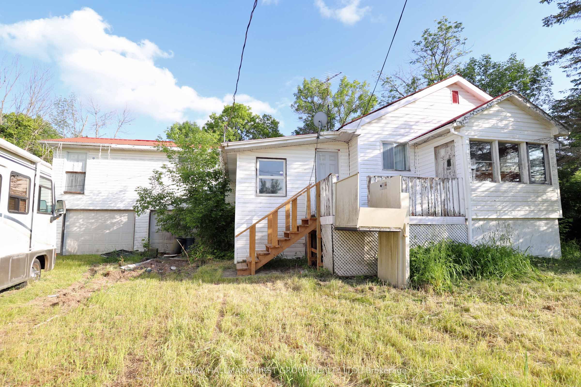 1586 Sulphide Road Property Photo 2
