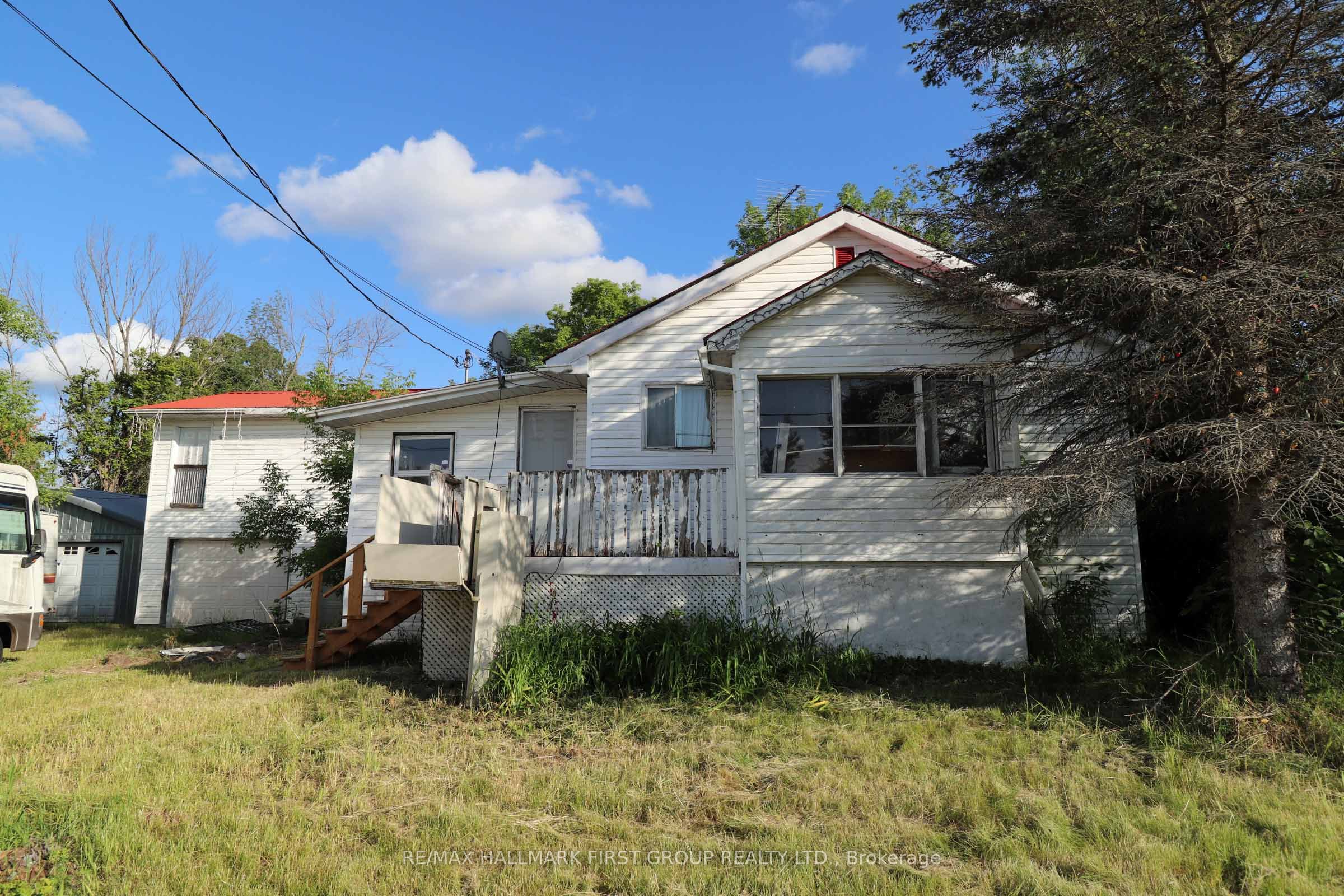 1586 Sulphide Road Property Photo 3