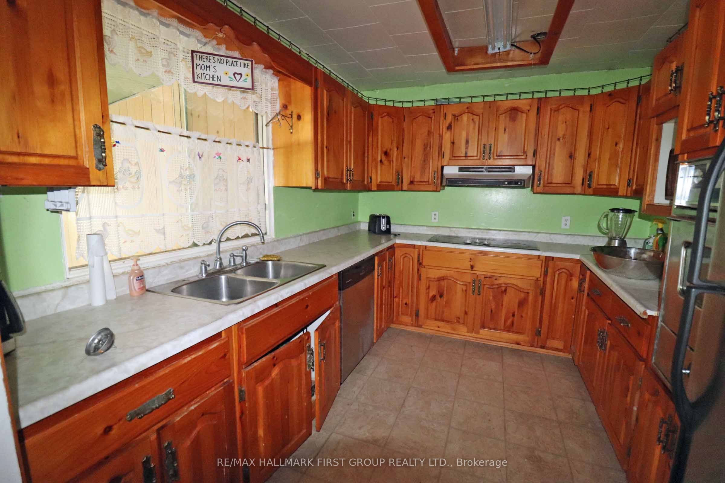 1586 Sulphide Road Property Photo 9