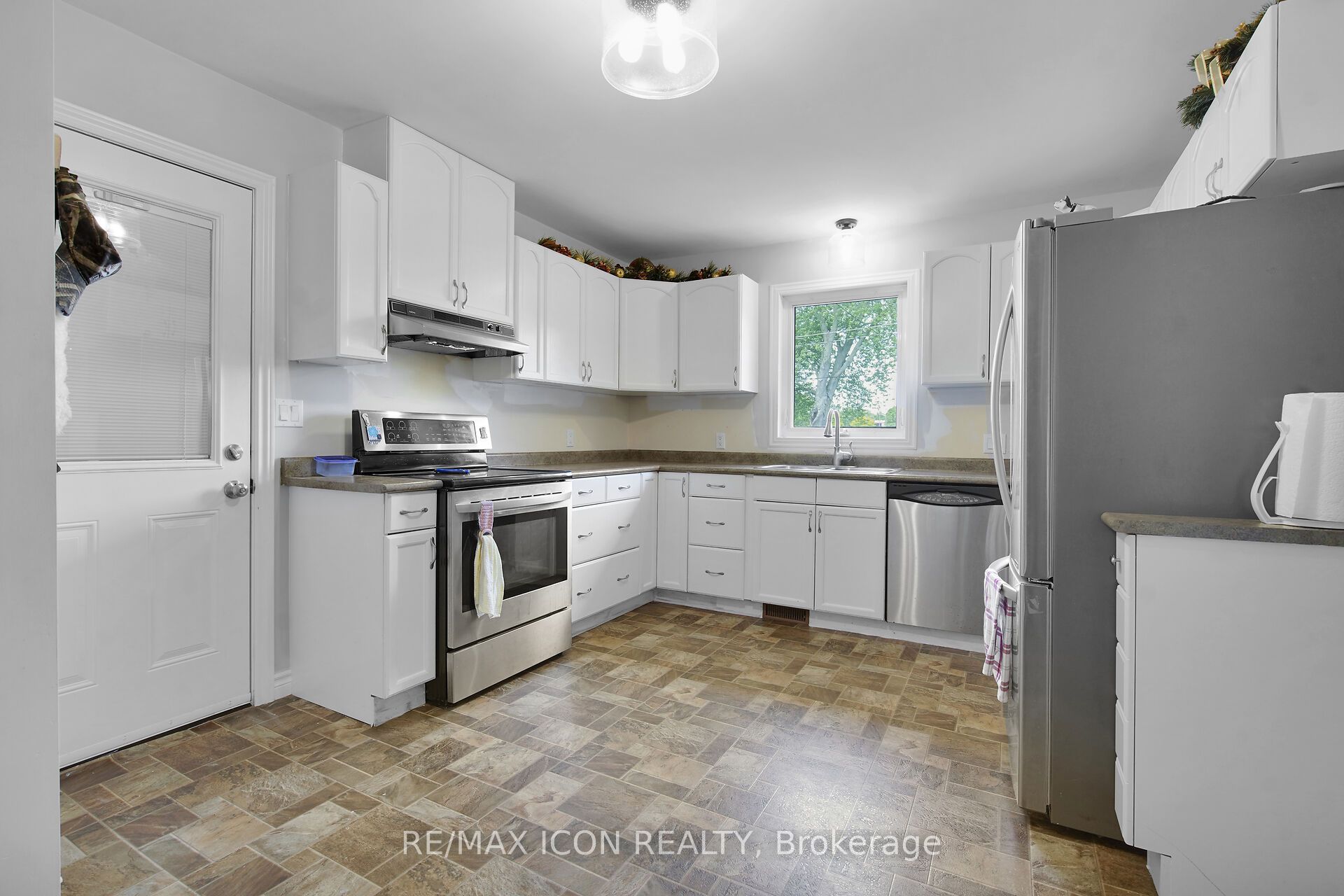 103 Brock Street E Property Photo 9