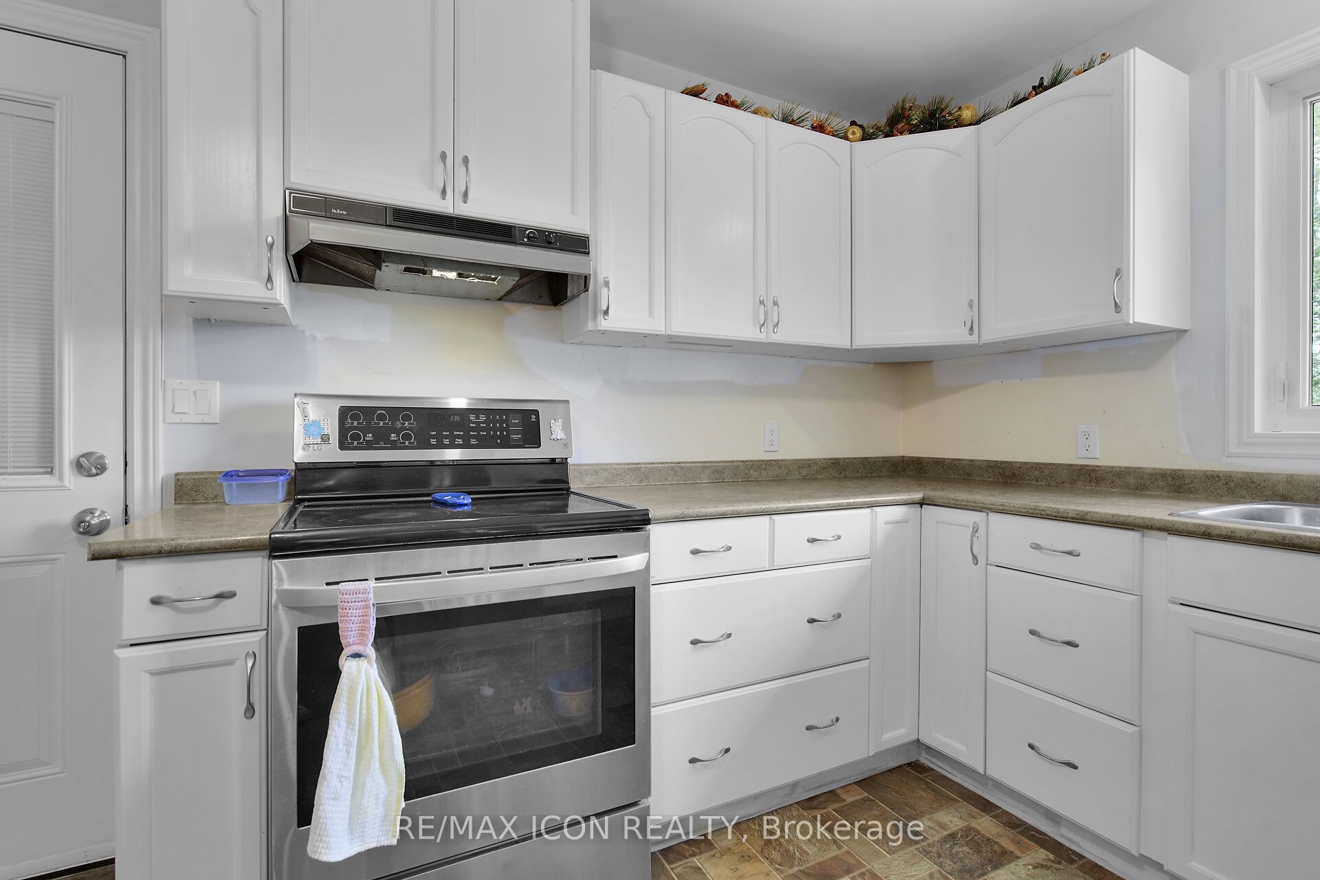 103 Brock Street E Property Photo 11