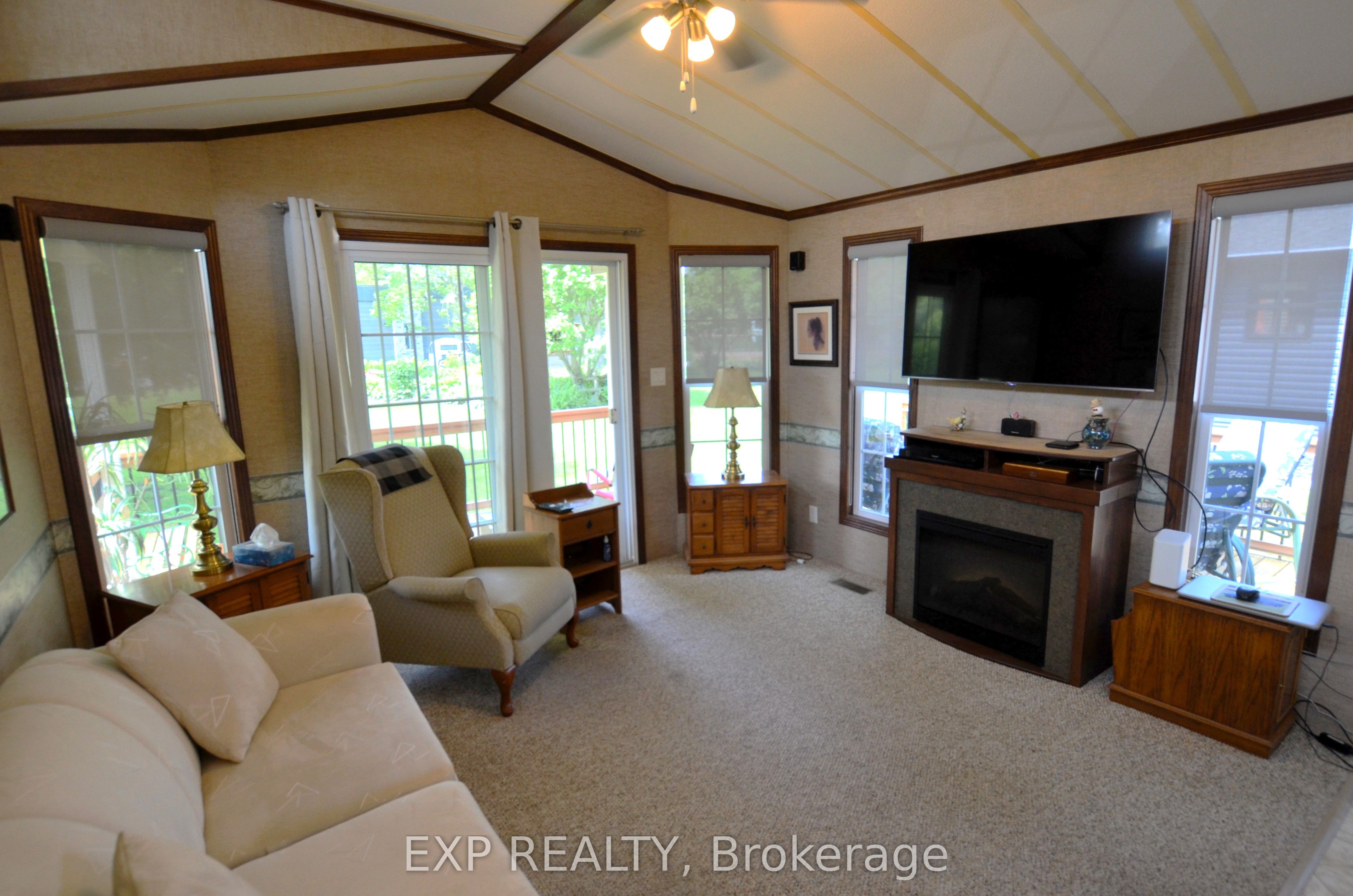 22790 Amiens Road 46 Property Photo 9