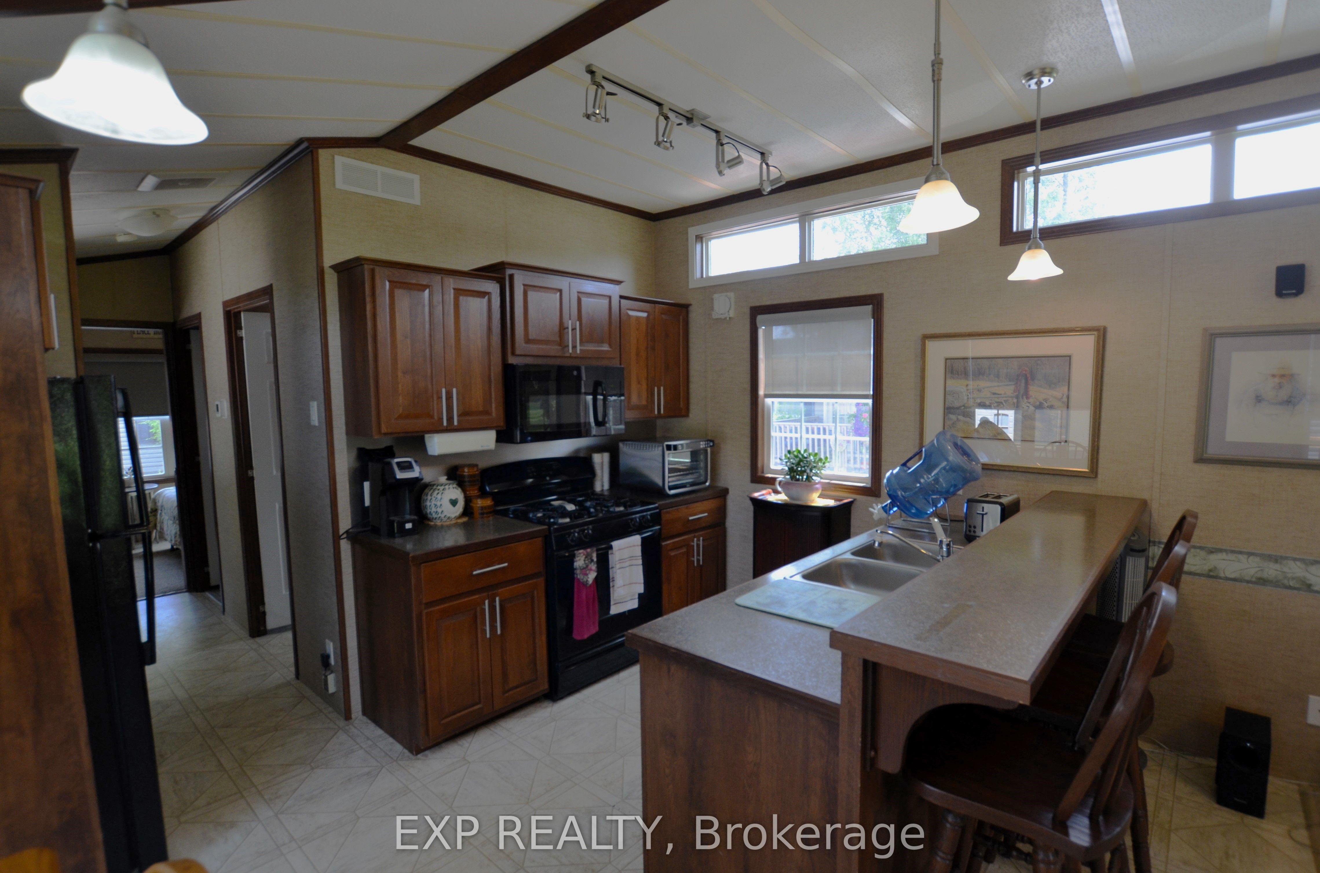 22790 Amiens Road 46 Property Photo 10