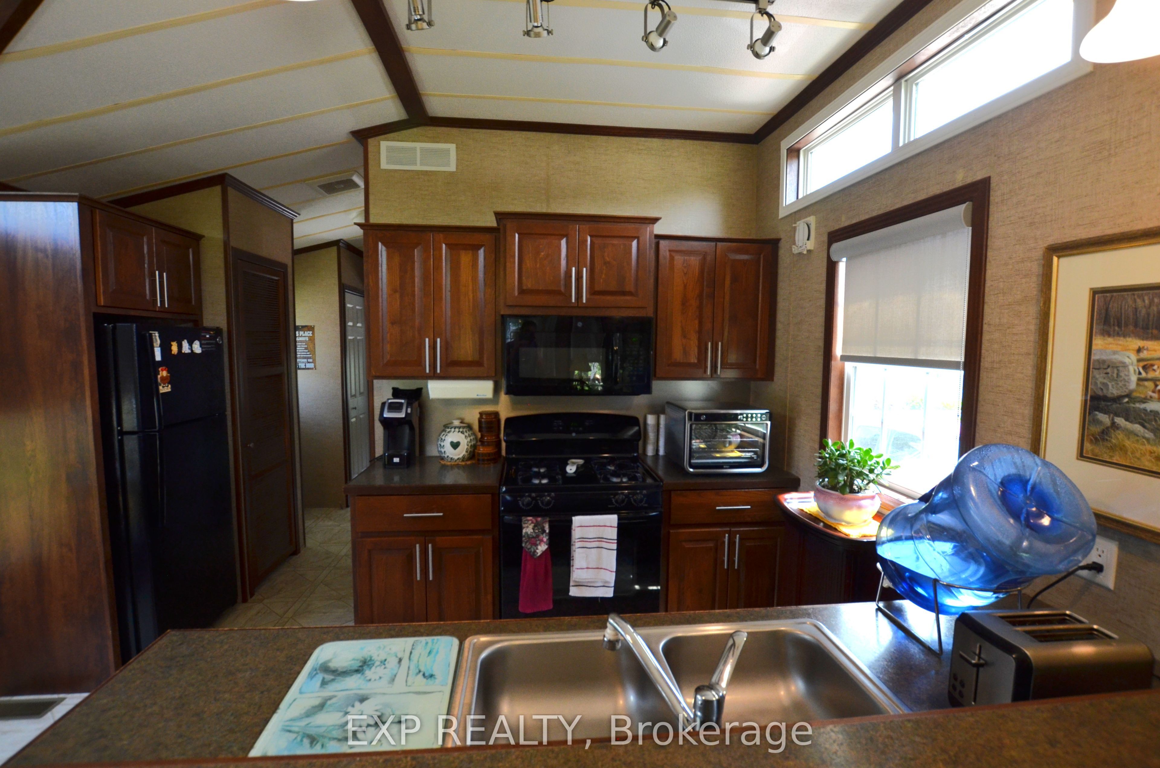 22790 Amiens Road 46 Property Photo 13