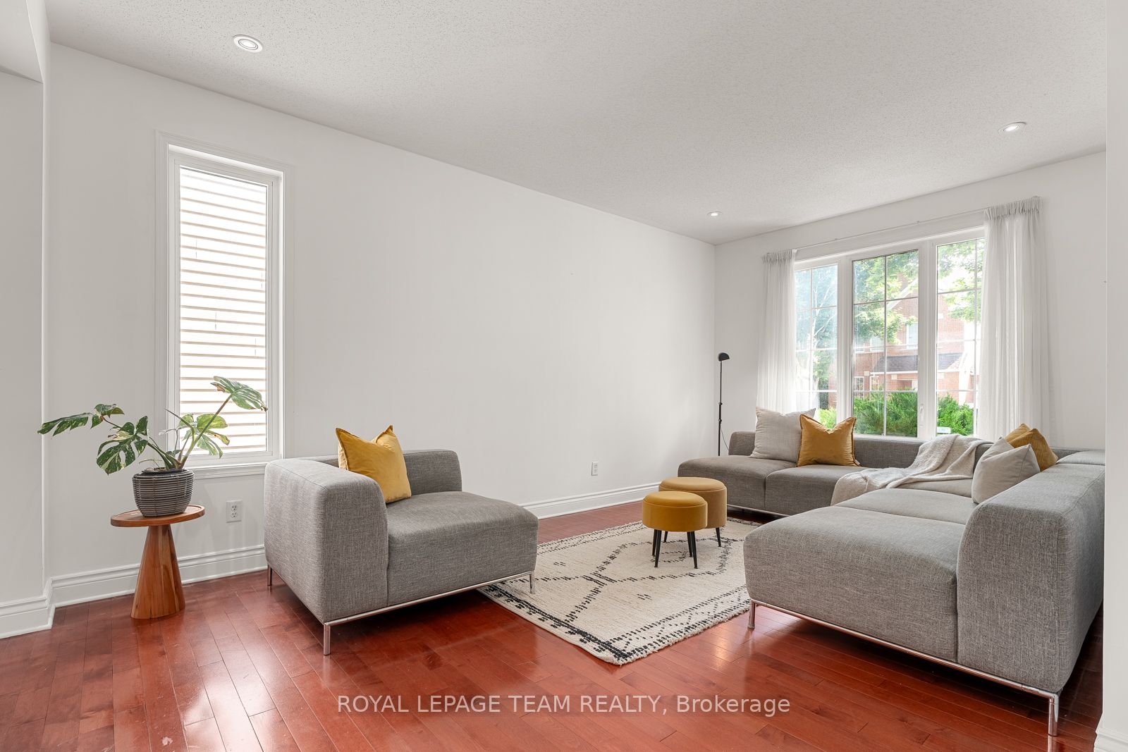 33 Valencia Street Property Photo 2