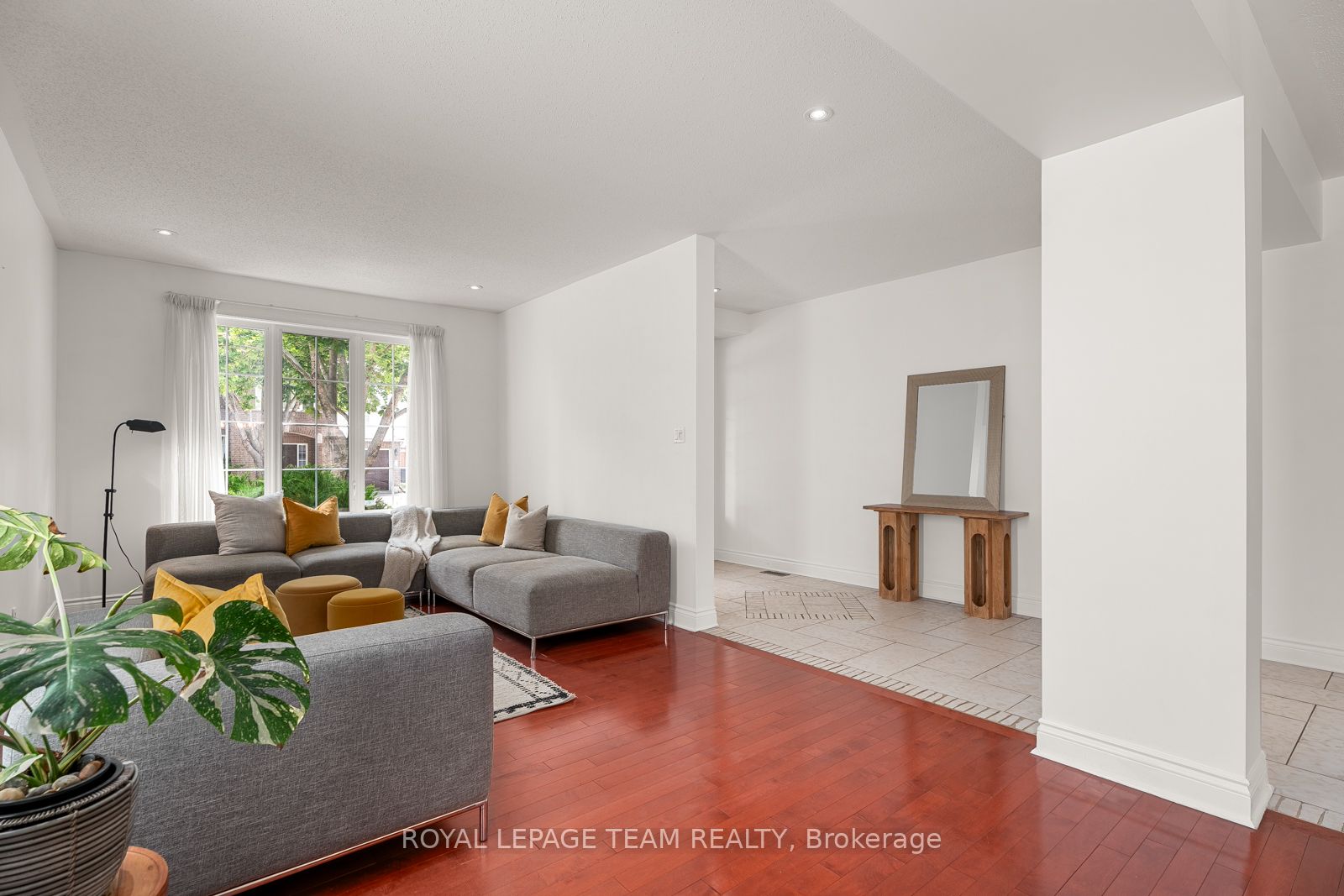 33 Valencia Street Property Photo 3