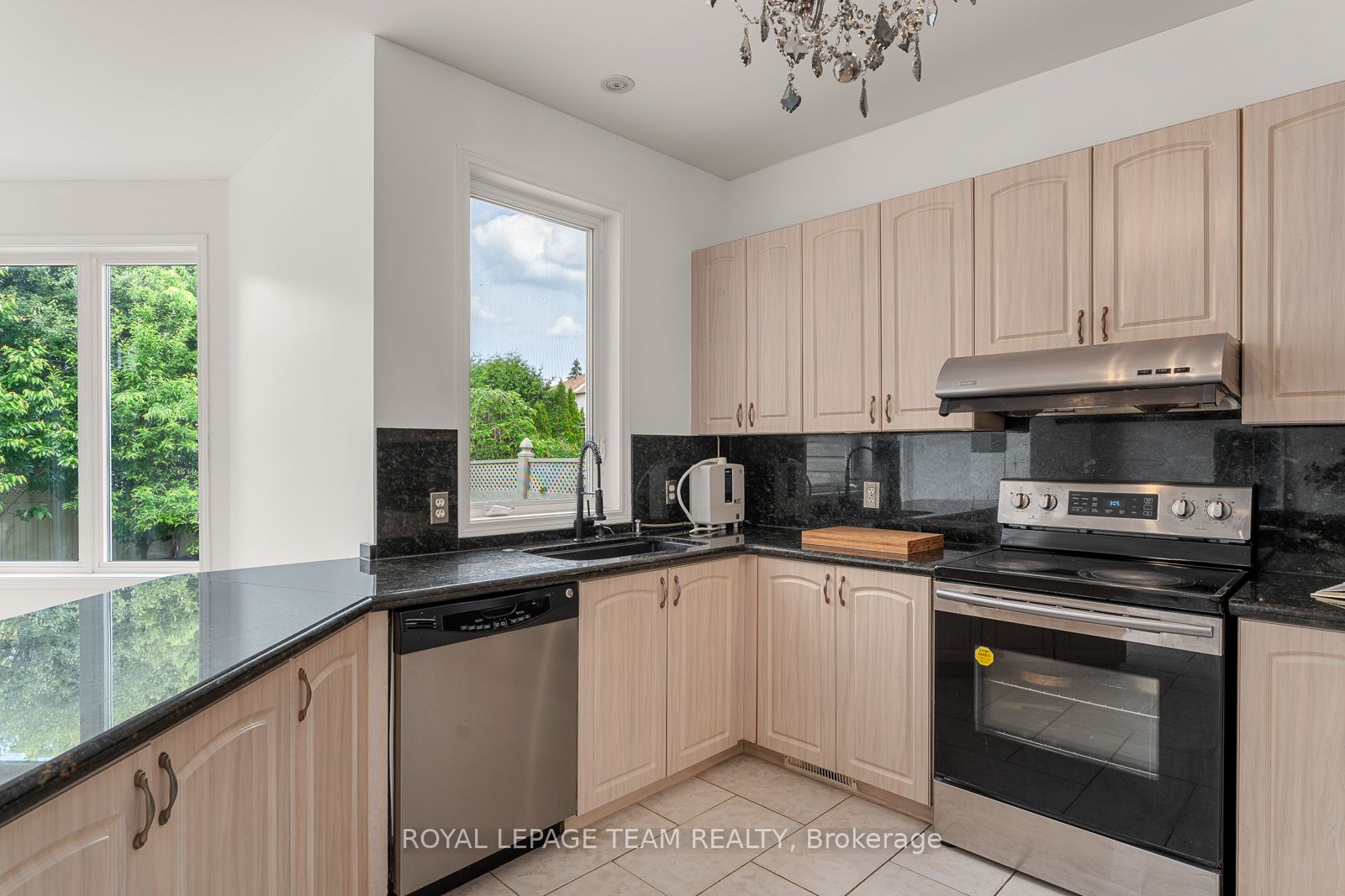 33 Valencia Street Property Photo 7