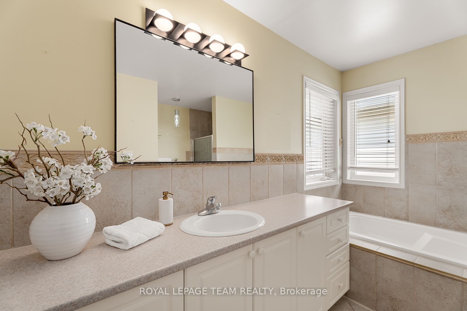 33 Valencia Street Property Photo 16